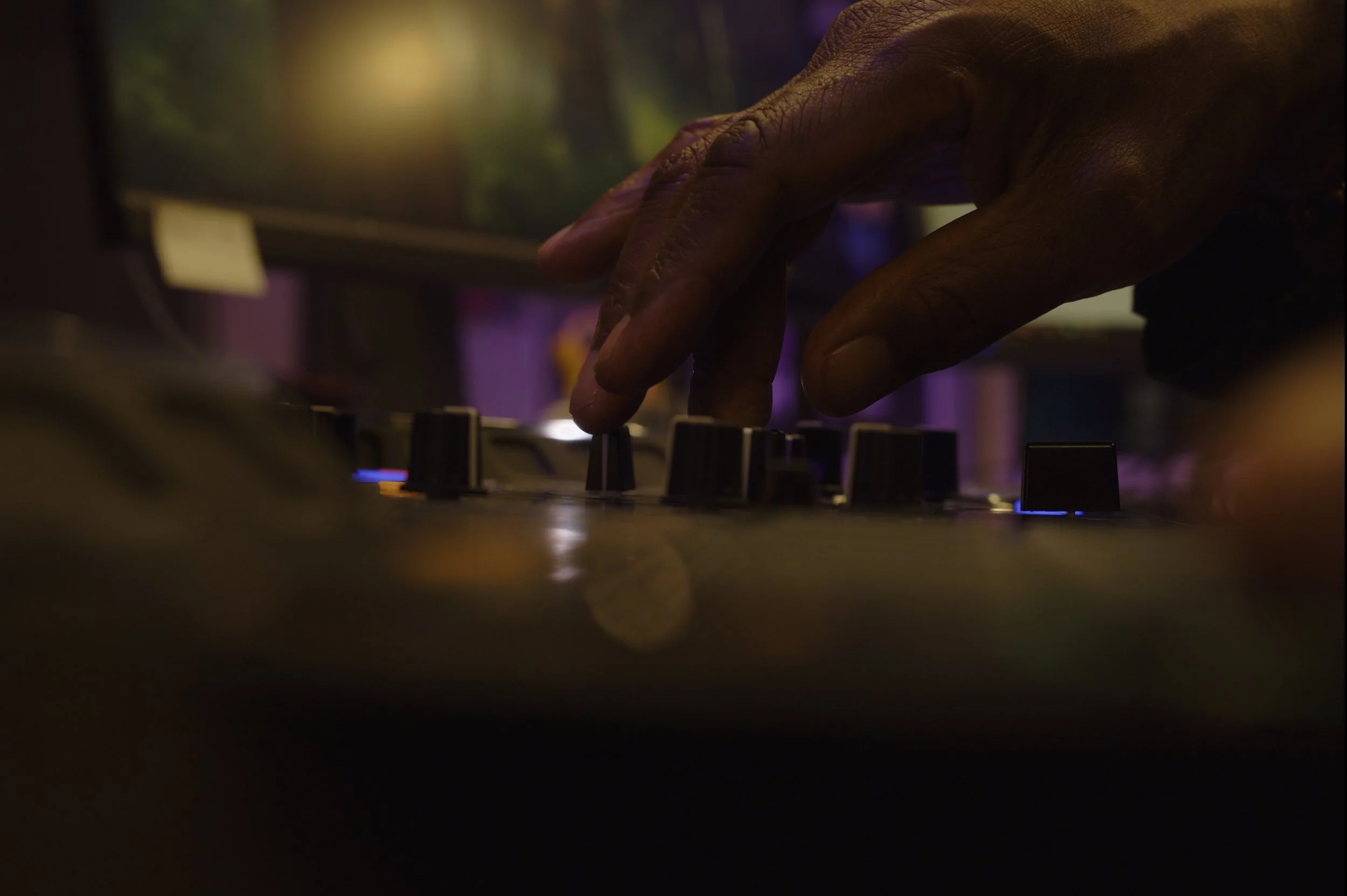 LeRoy_Hands_KCRW.jpg