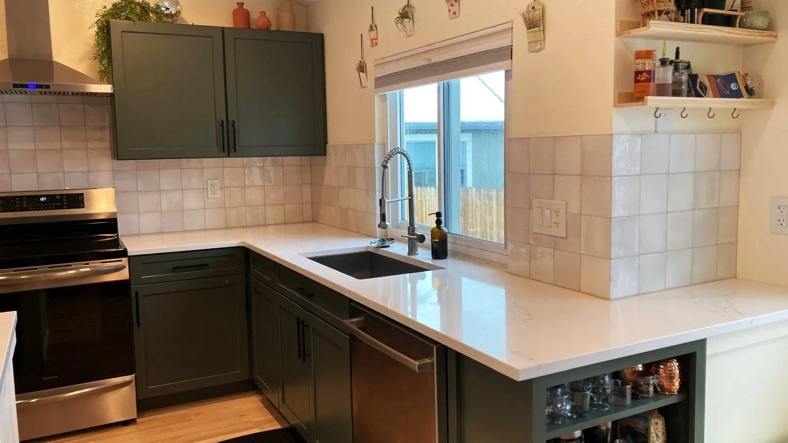 New kitchen backsplash