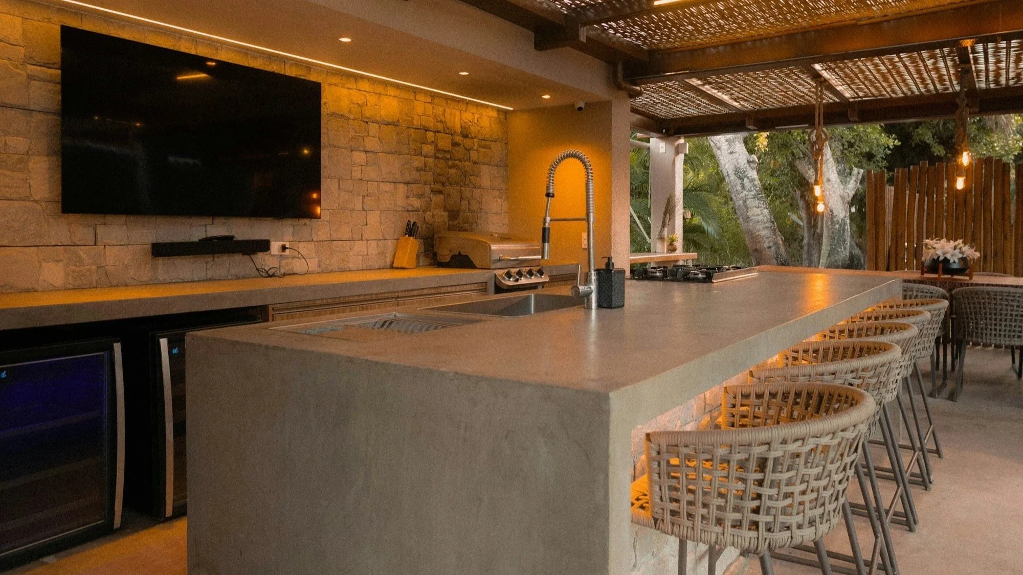 Outdoor Kitchen Installation Contractors: What North Shore Homeowners Need to Know pappas company construction landscape design chicago north shore