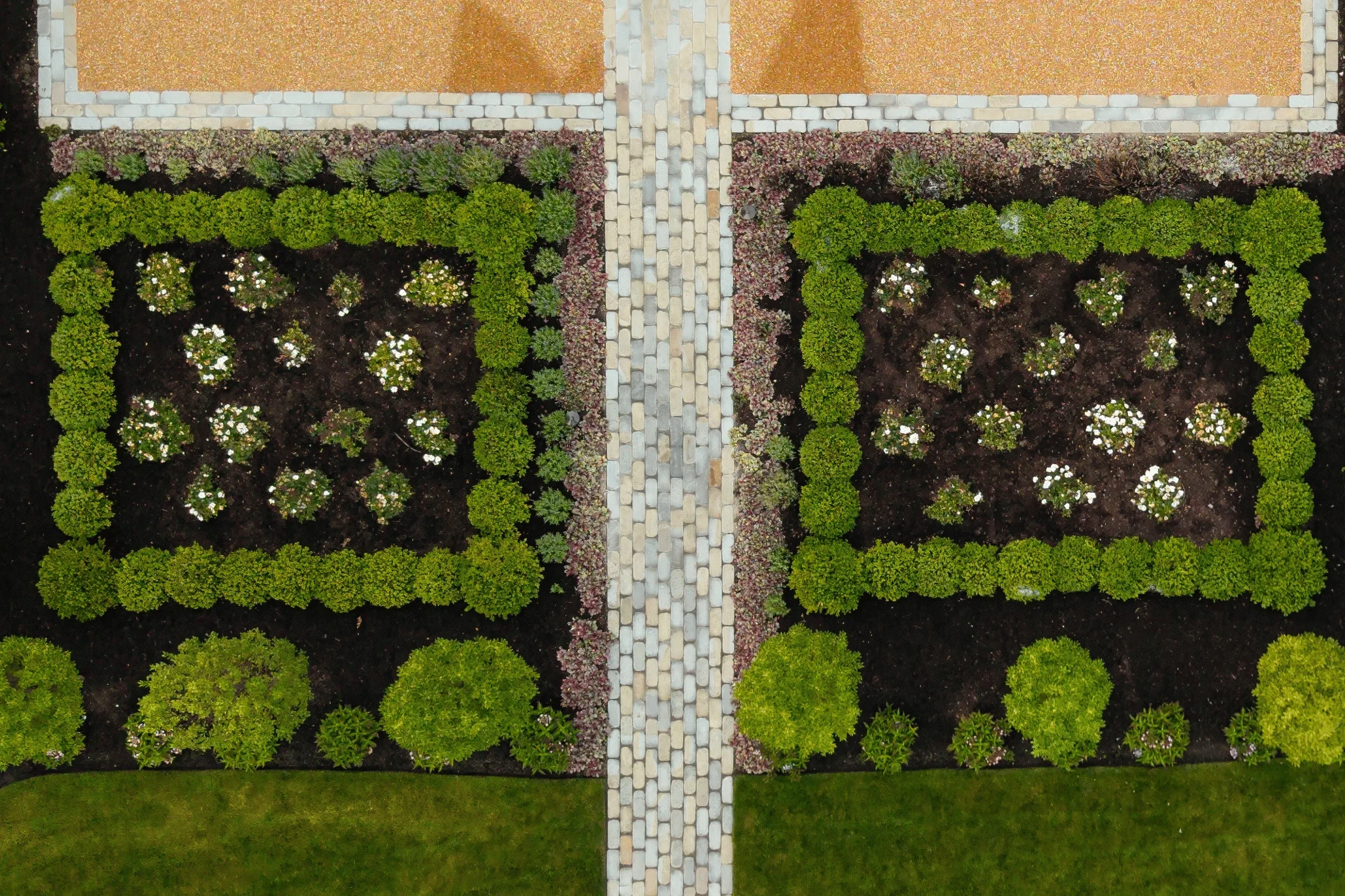 landscaping-aerial-boxwood-parterre-garden-cobblestone-walkway-pappas-company-landscape.webp
