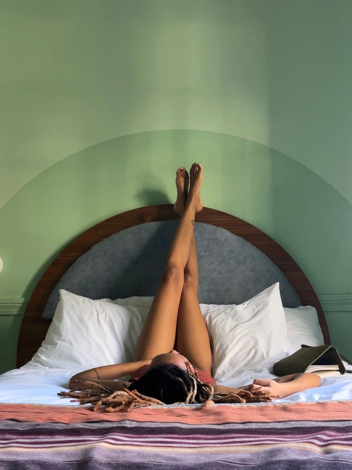 feb intimacy recap~ it was a month of sweetness. the most connective moments came from experiencing life with my people while also embracing the moments spent intentionally alone. presence was key. much gratitude🫀