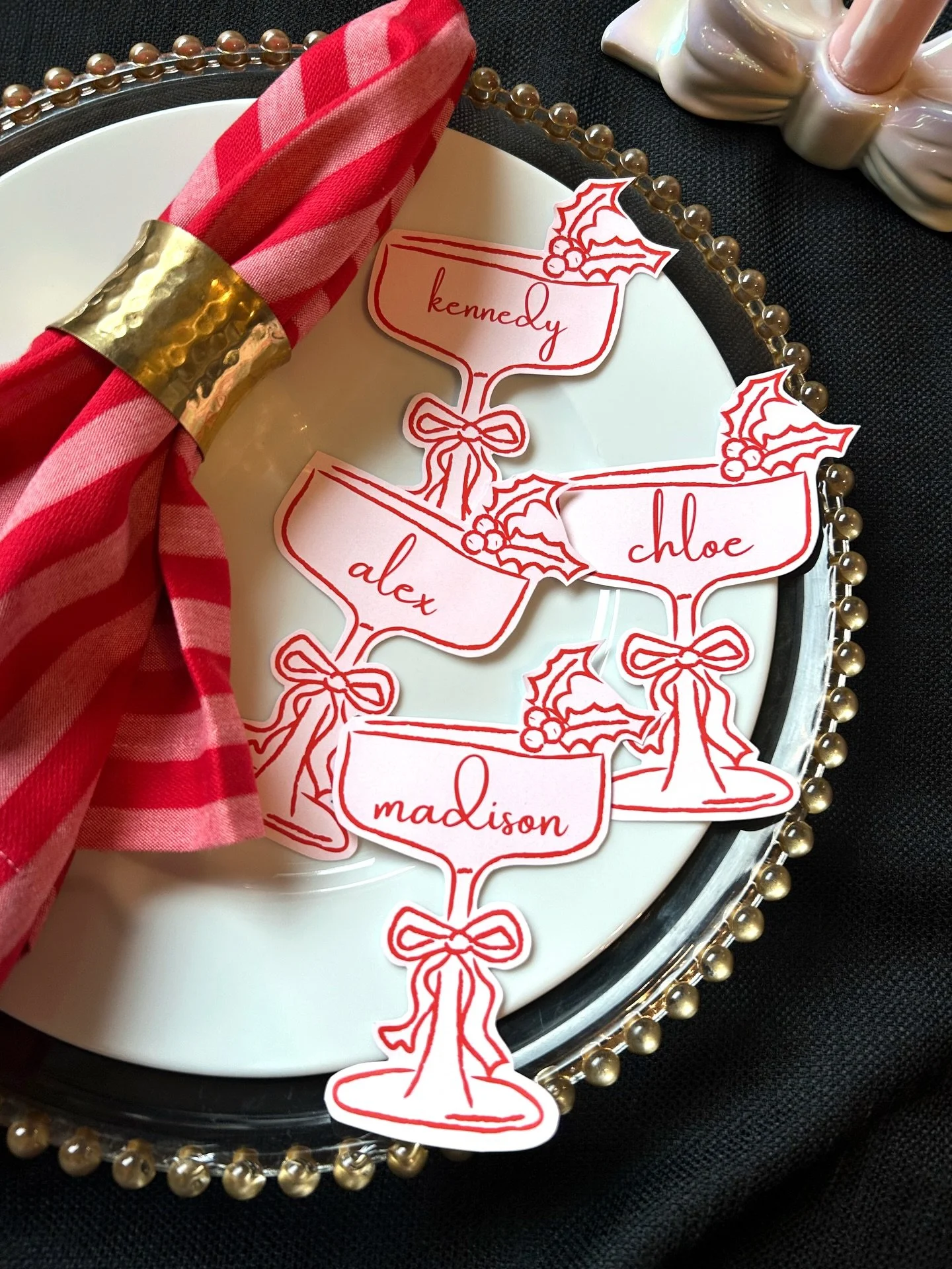 Christmas digital downloads are up in the Etsy shop and everything is 25% off through Dec 2nd 🤶🏻🎄🥂