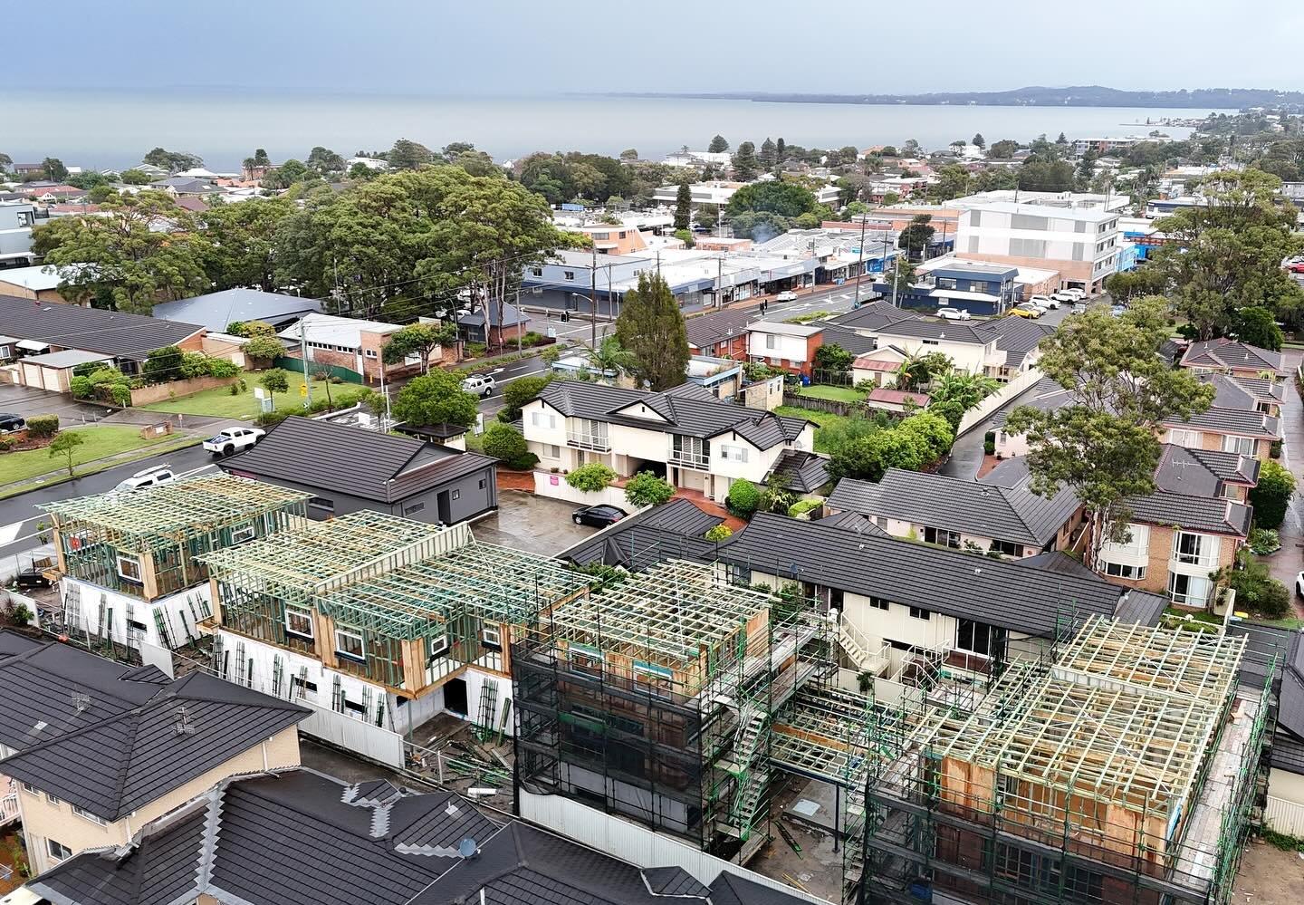 That&rsquo;s a wrap!! 💪💥

The SGS Team smashed out Six Townhouses with carports in Toukley, completed with efficiency, without ever compromising on precision 🙌

Structural Carpentry - Cut on site ✅
Structural Steel - Fabricated &amp; Install ✅

📧