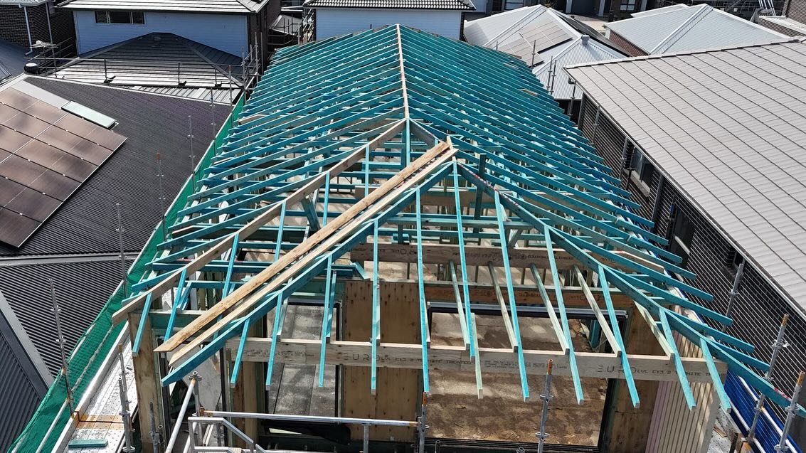 Between our large-scaled projects we love knocking out a clean double storey ! With a large team of skilled carpenters its up and handed over before you know it 🙌

Structural Carpentry ✅
Structural Steel ✅

#largeteam #sgscarpentry #sgssteel #supply