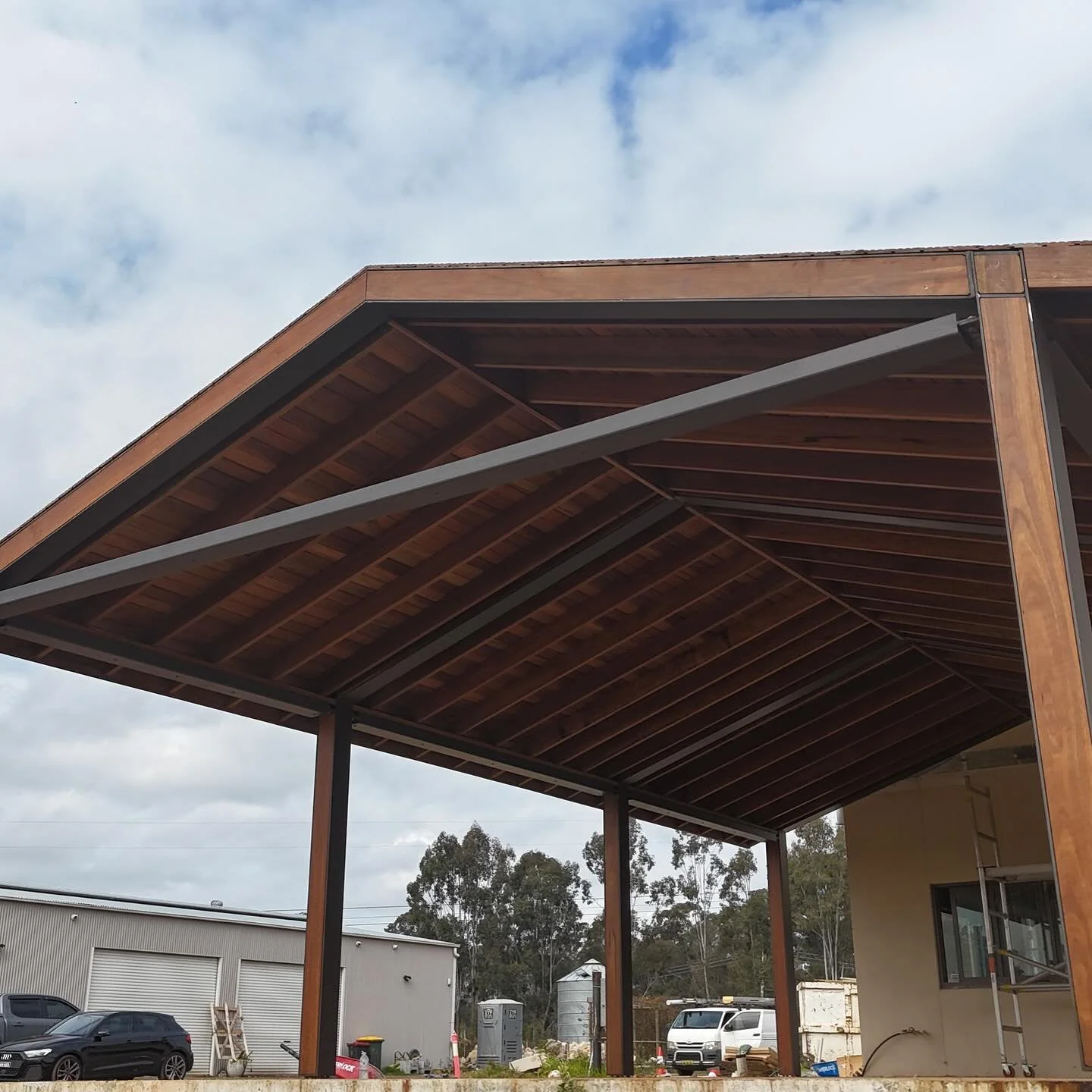 Now this is structural art 💥

Two monster pergolas, all done by the SGS team for @jaypro_construction ! Built from hardwood timber, reinforced with galvanised &amp; painted structural steel all done in house &mdash; these beasts aren&rsquo;t just fo