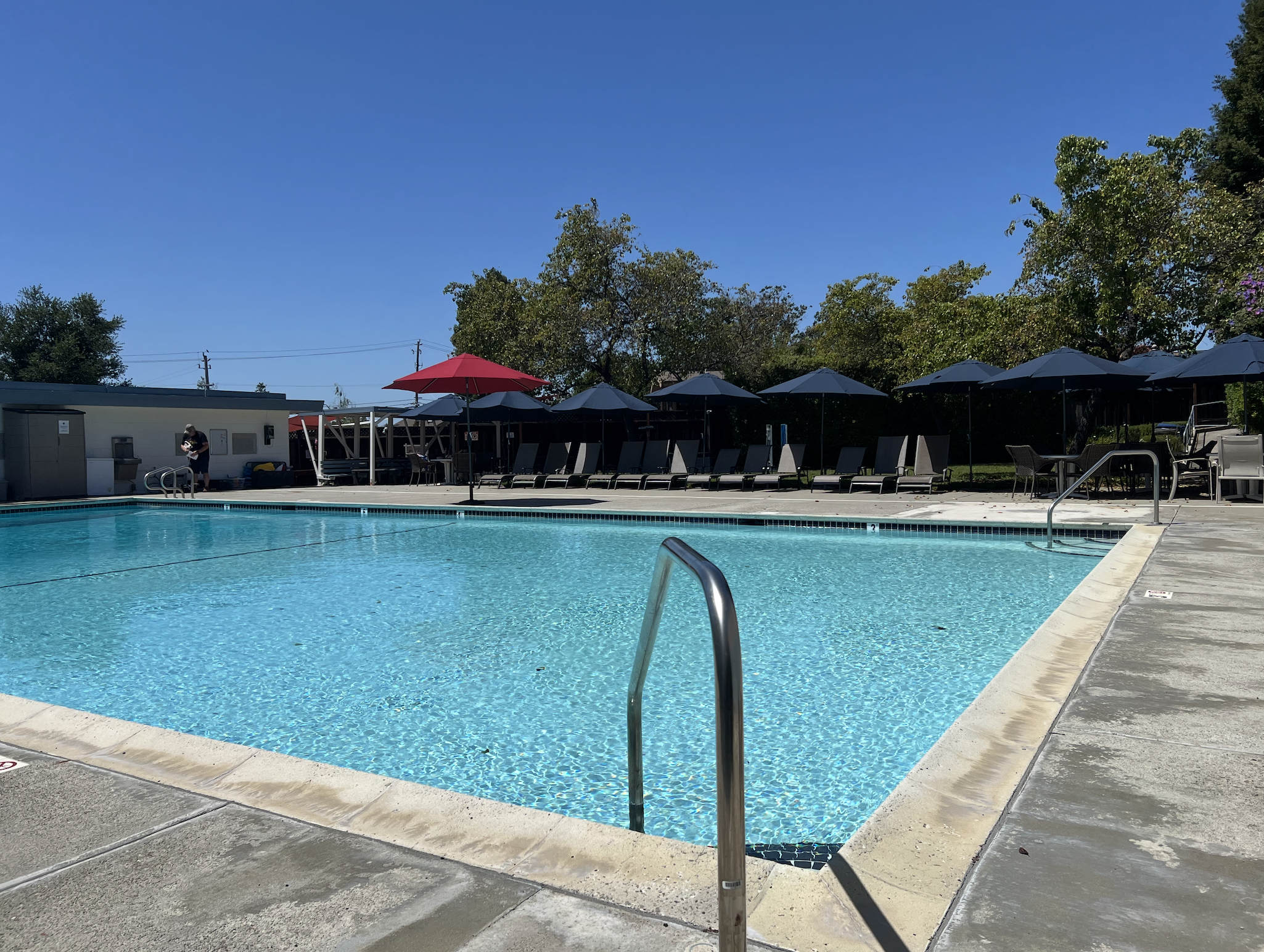 Agua Linda's pool depth is 3ft at the shallow end and 9ft at the deep end