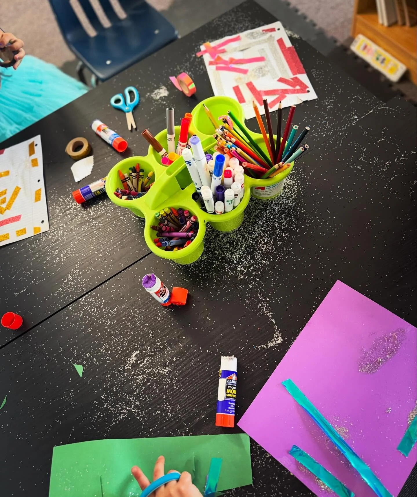 10/10 mess. 100/10 creativity! 

Today&rsquo;s art class was no rules, no overthinking, just straight creative confidence! 

We just work here, &amp; clean up after 😅🫶🏼 

#preschool #prek #prekteachers #allaboutearlyyears #preschoolfun