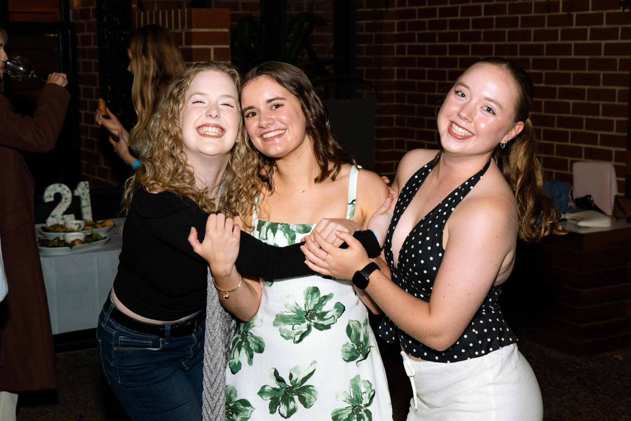 Highlights from Zarah's 21st Birthday 📸

Lots of smiles, laughs and dancing at this 21st 💃🎂🥳

#photography #birthdays #events