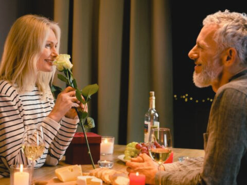 Is She With You… or Your Wallet? How Men Over 50 Can Spot the Red Flags