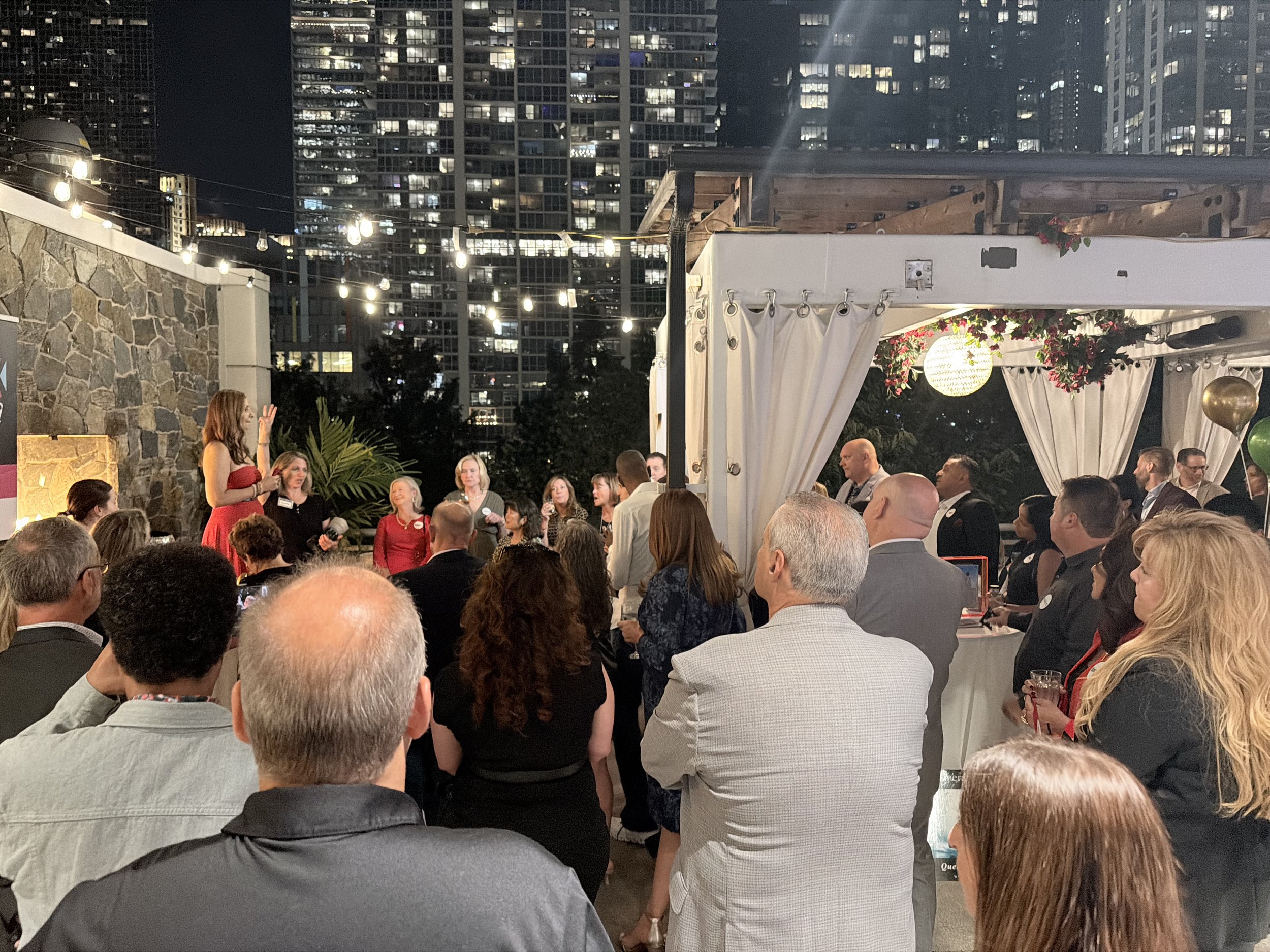 Throwback-Dating-Singles-50s-and-60s-80s-Skyline-Singles-Soiree-Chicago-4.jpg
