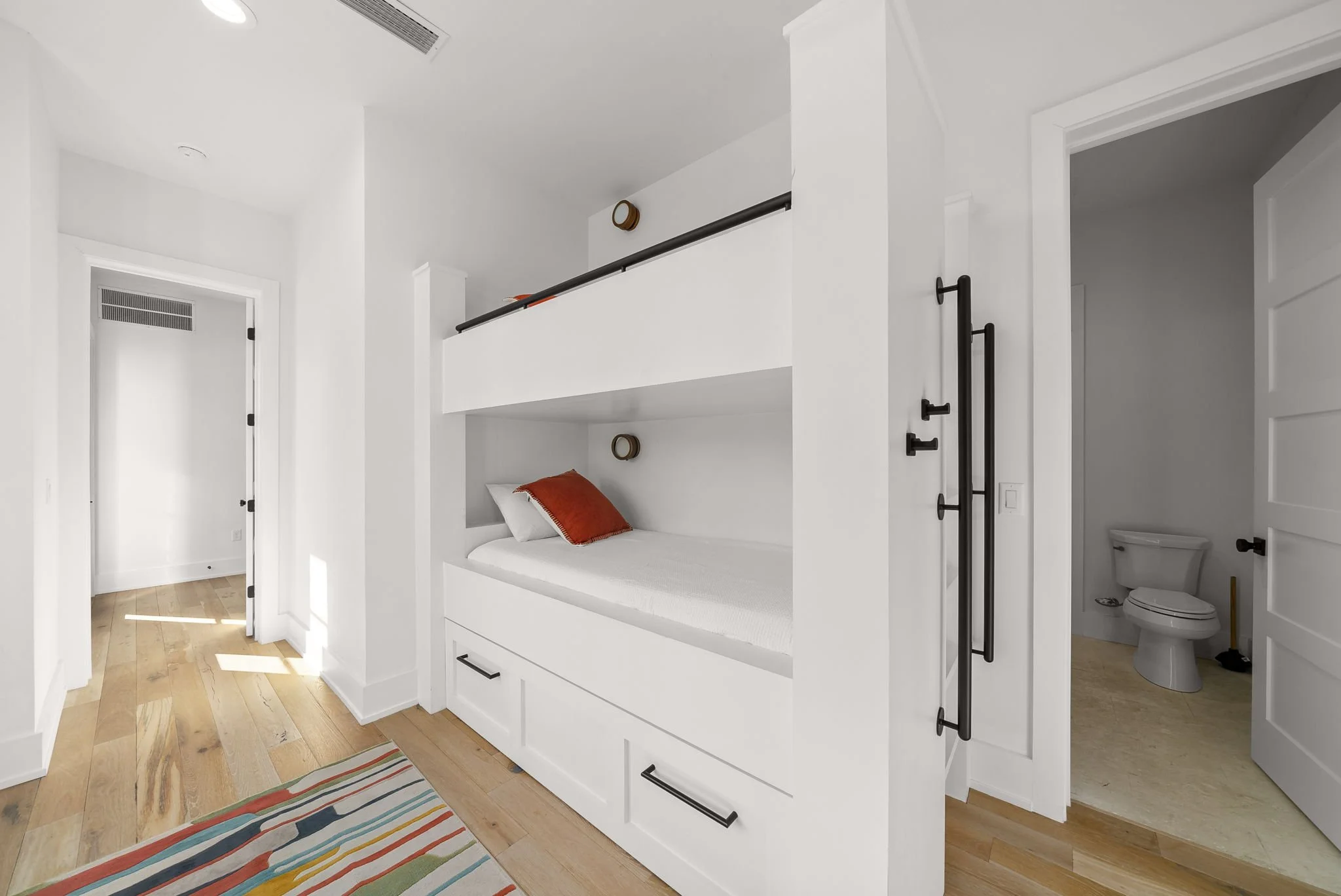 6-web-or-mls-373 Cypress Dr -06.jpg