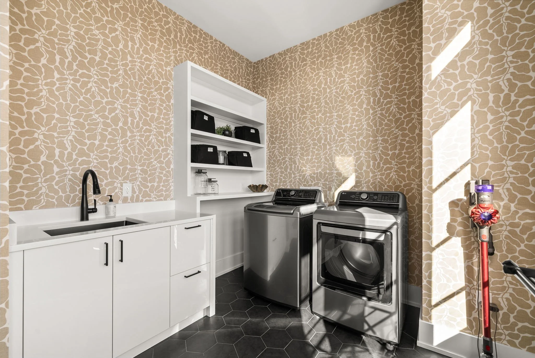 15-web-or-mls-373 Cypress Dr -15.jpg