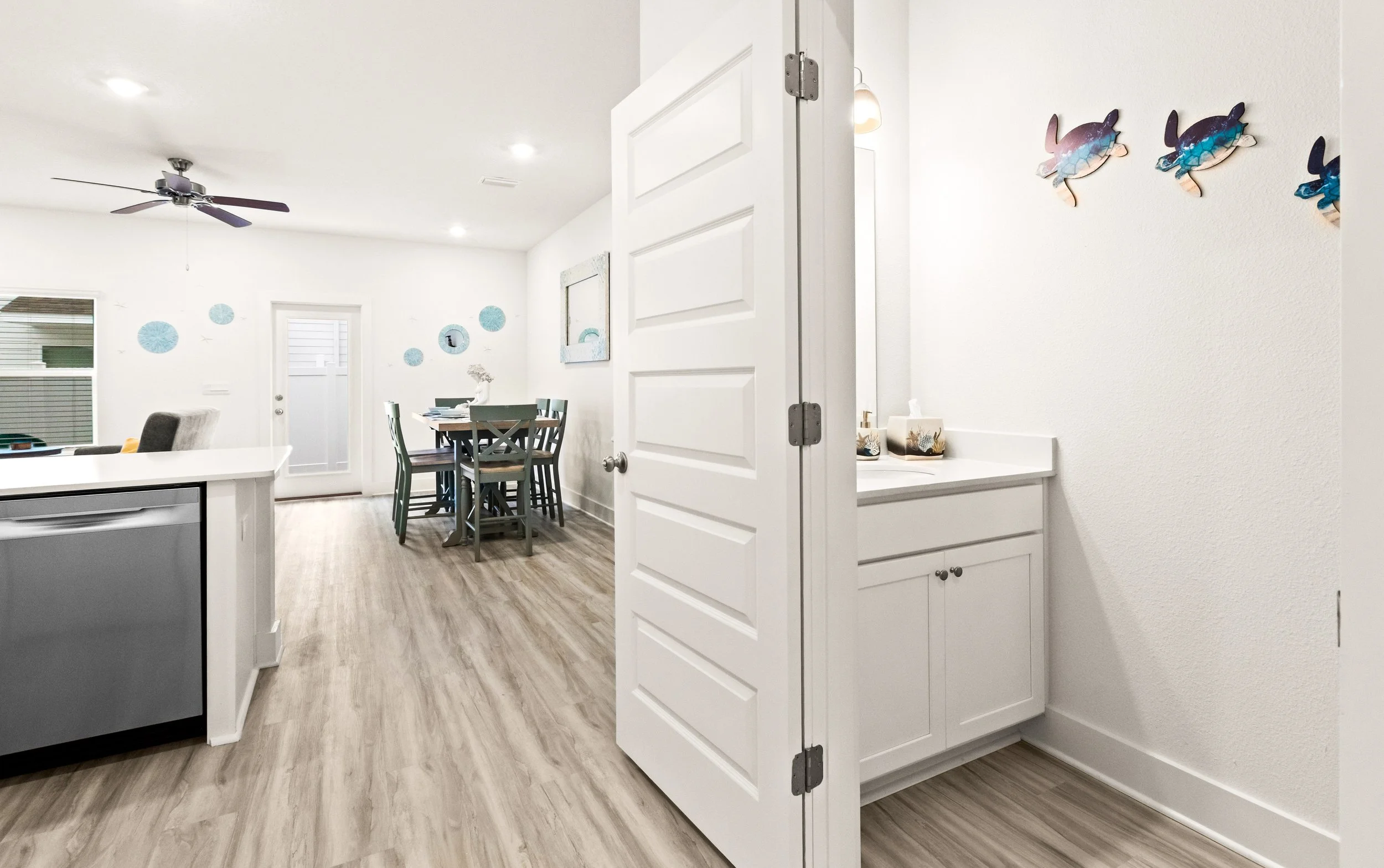 Halfbath, Kitchen, Dining