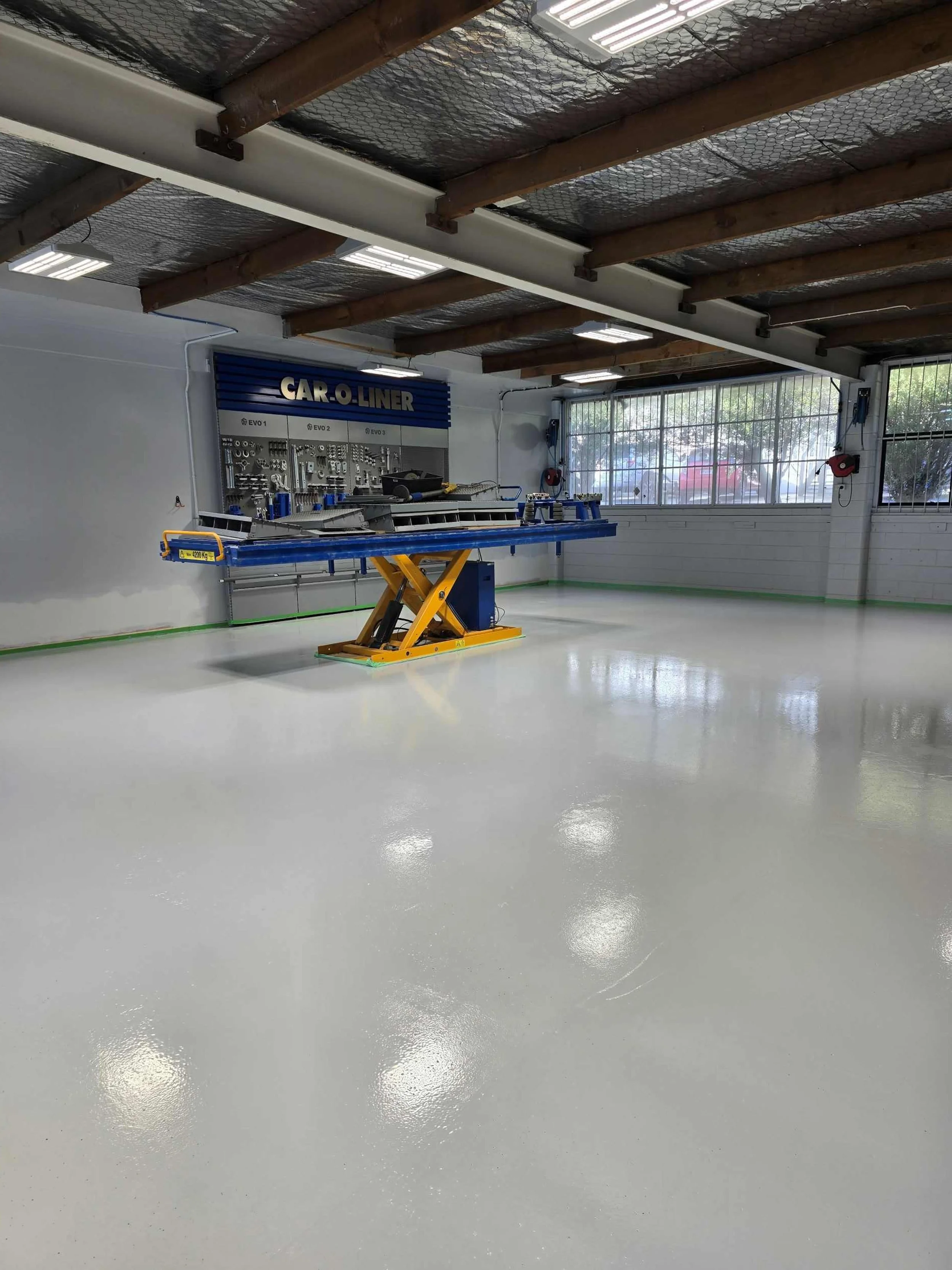 epoxy-floor-commercial.jpg