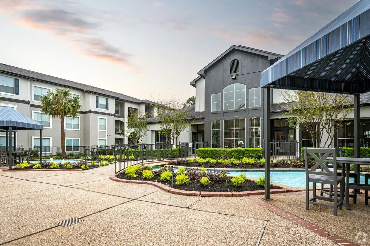RR Living Assumes Management of Aura at Westchase in Houston, Texas