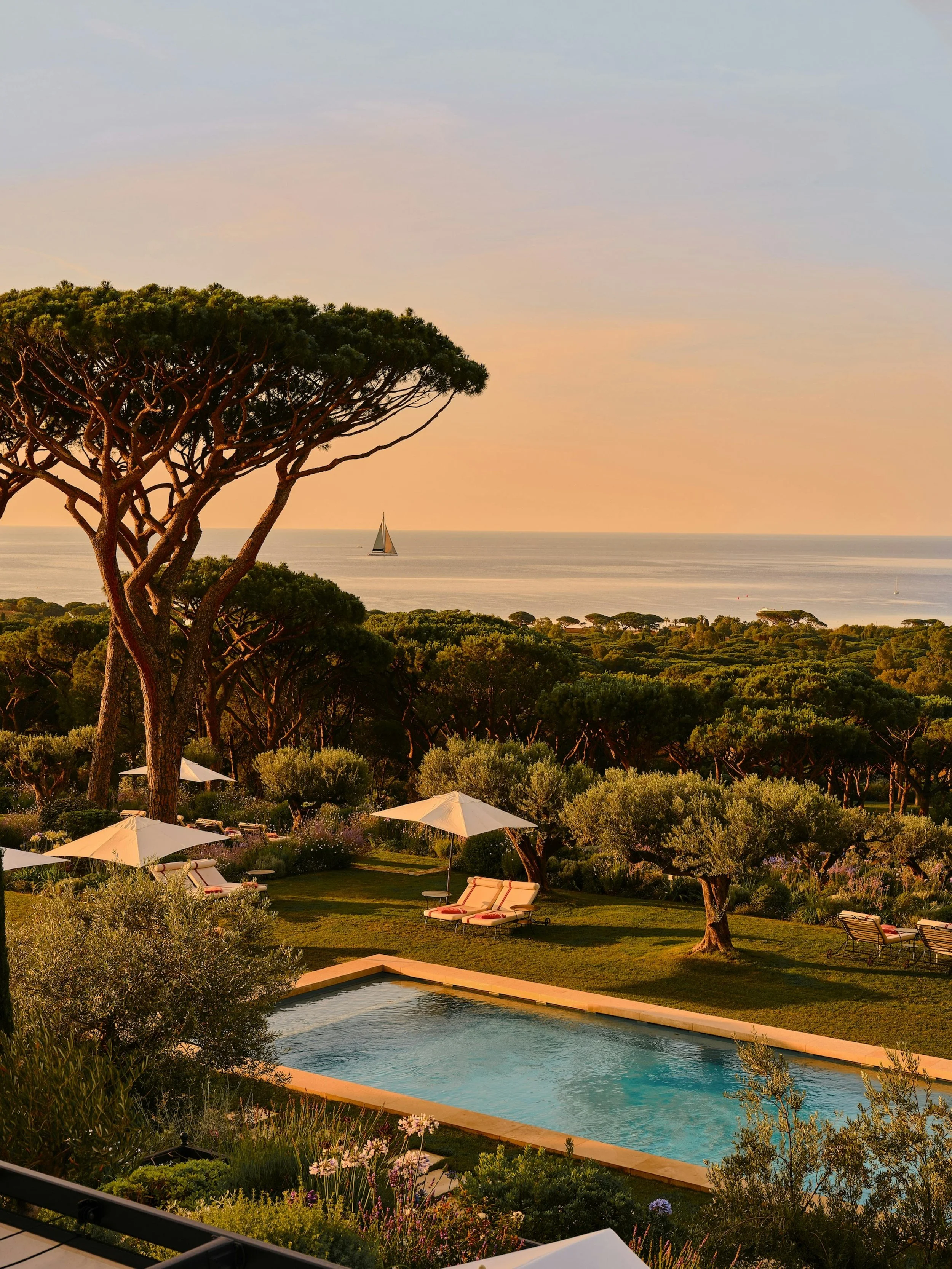 infinity pool chateau messardiere saint tropez luxury hotel