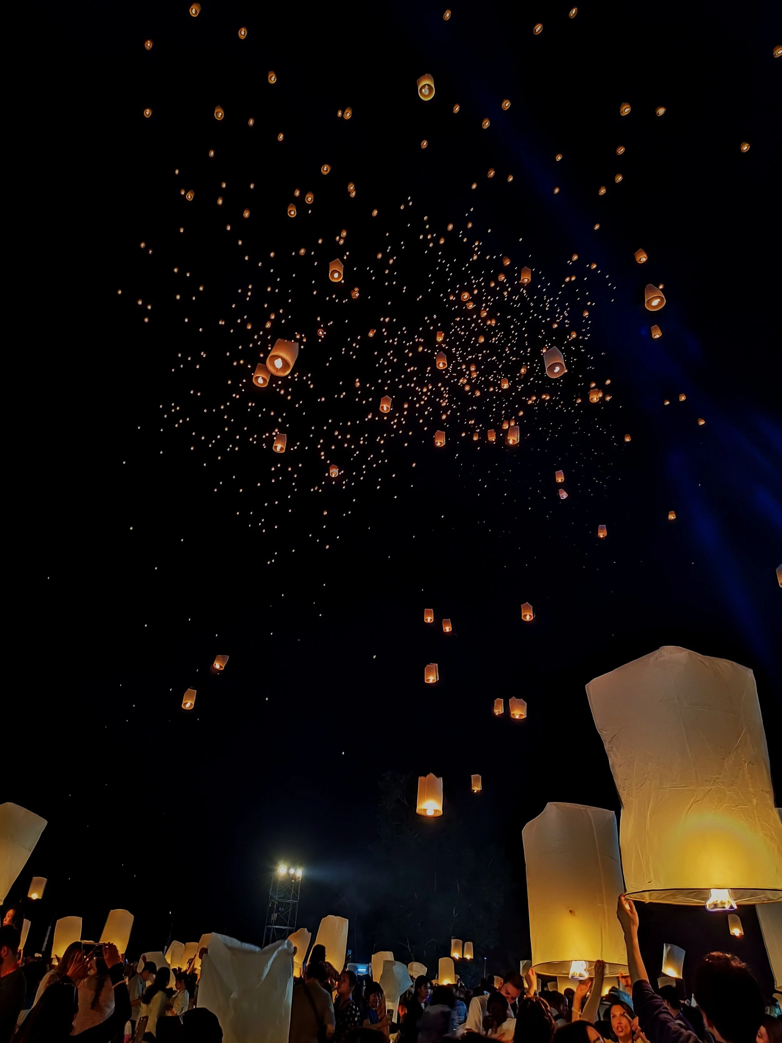 Chiang Mai Yi Peng Lantern Festival with the release of many lanterns into the night sky