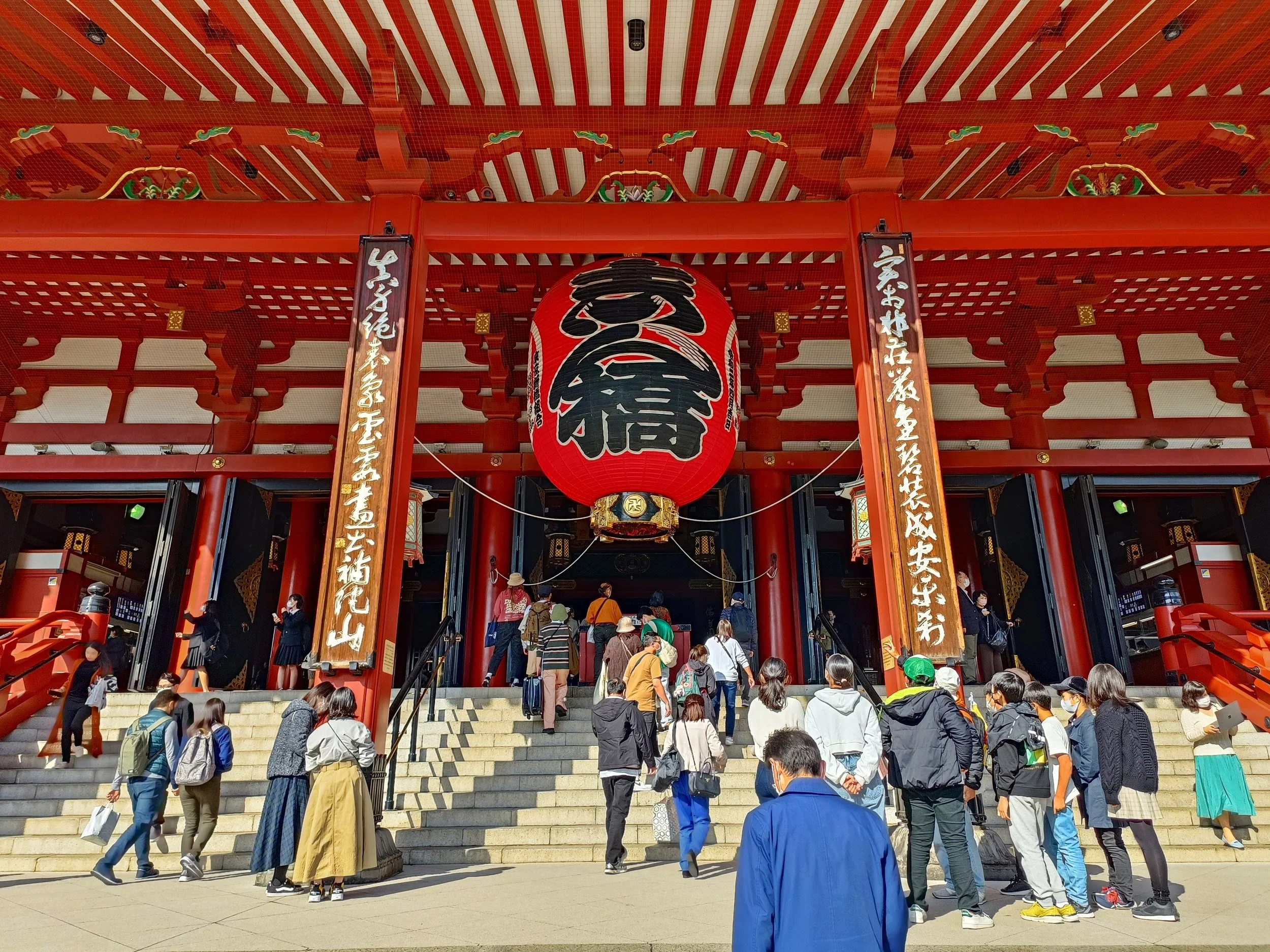 famous senso-ji temple in japan at the entrance of the temple and the red big lantern