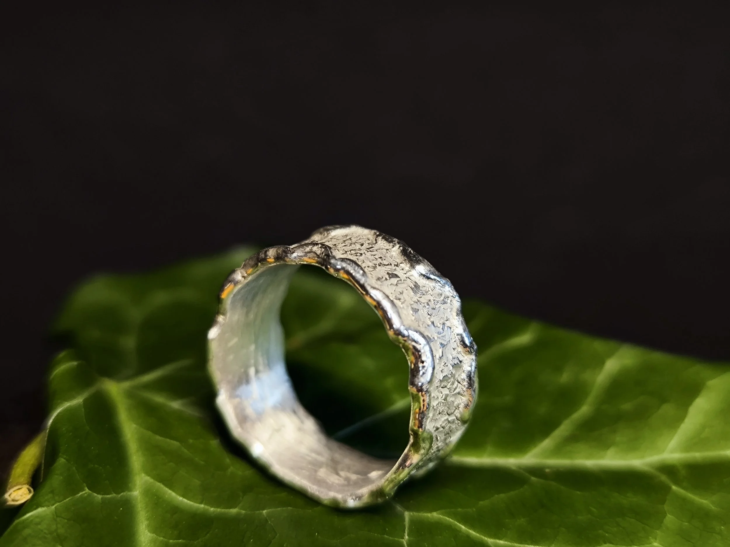 Silberring mit angeschmolzenen Rändern, Unikat