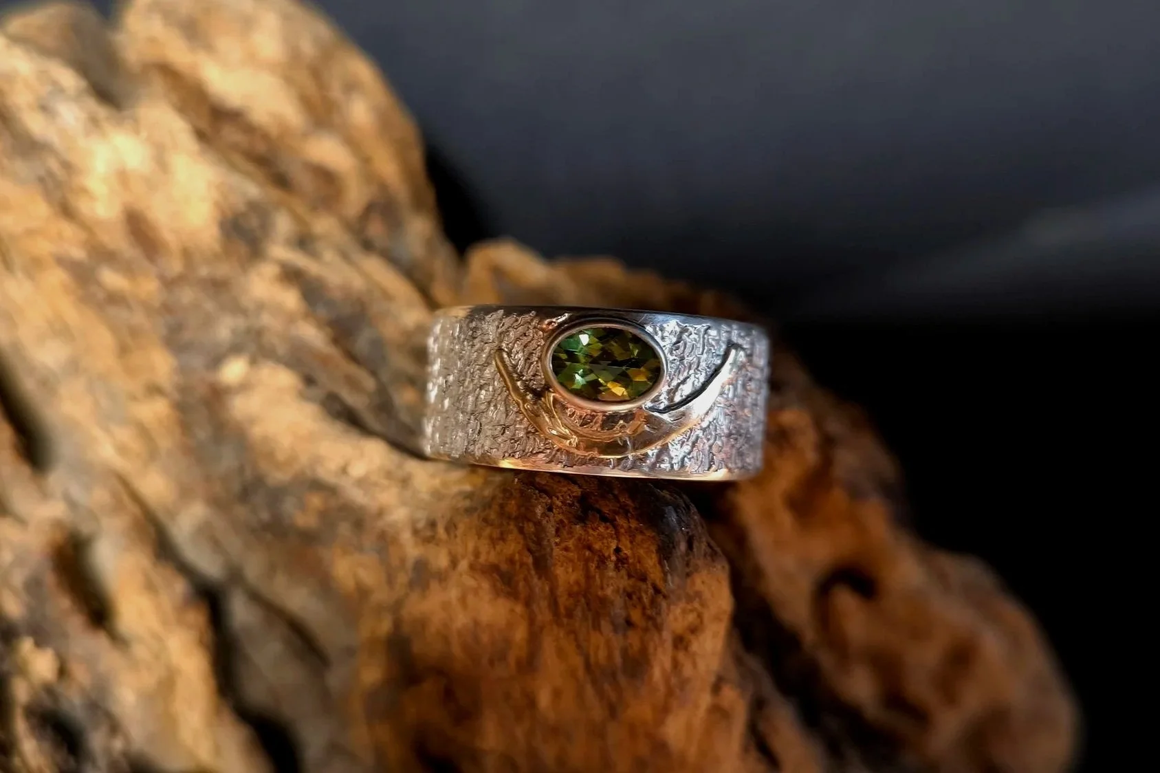 Silberring mit Olivin, Peridot, Gold, Unikat, Durchmesser 21 mm