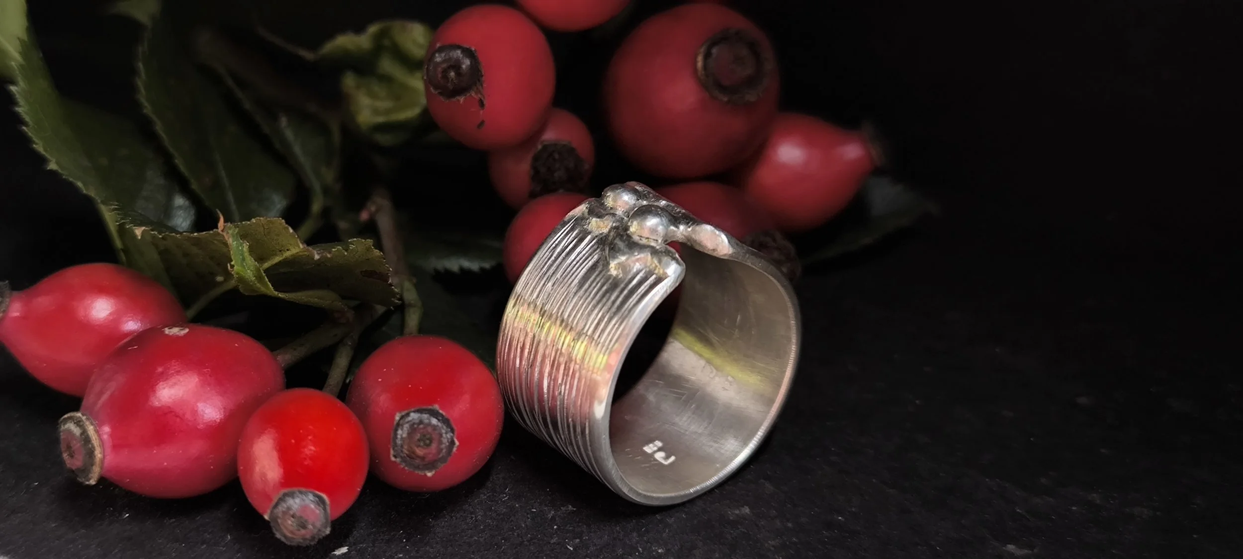Silberring angeschmolzen, Durchmesser 20 mm+, Unikat