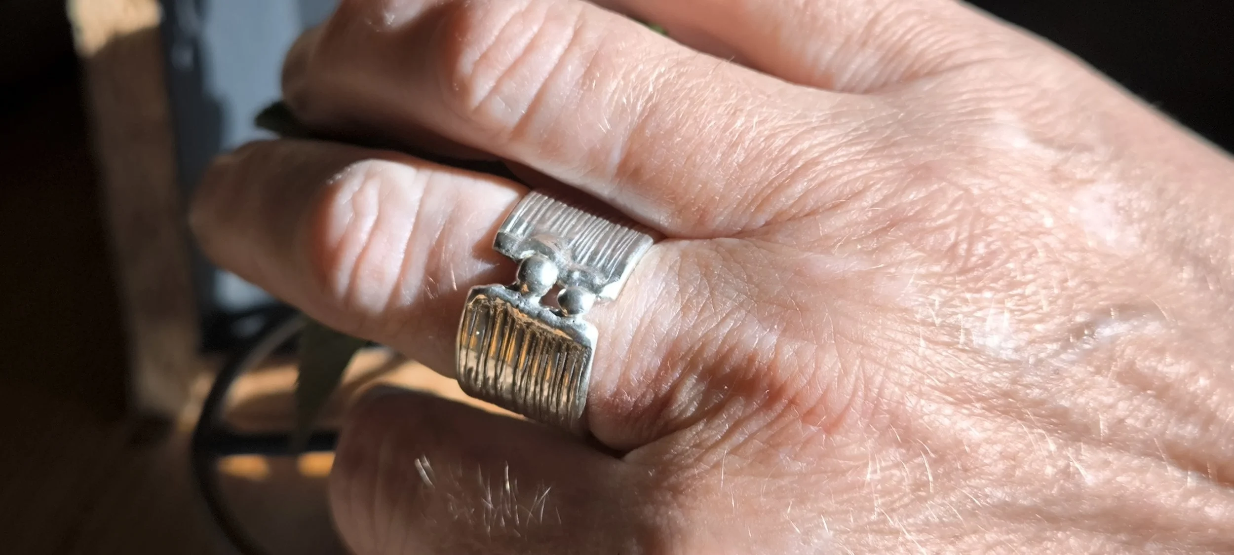 Silberring angeschmolzen, Durchmesser 20 mm+, Unikat