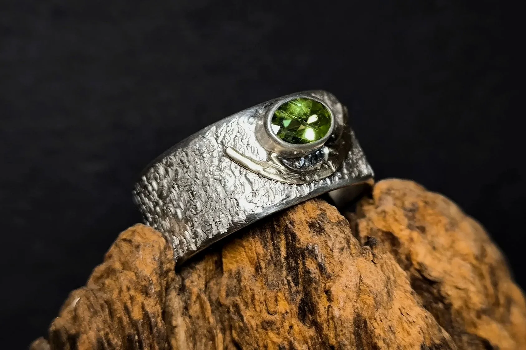 Silberring mit Olivin, Peridot, Gold, Unikat, Durchmesser 21 mm