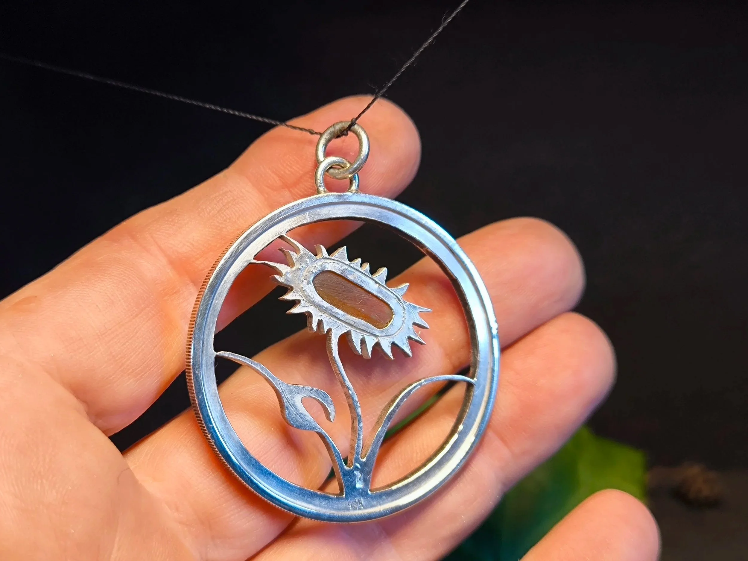 Sonnenblume mit Bernstein, Kettenanhänger, Silber