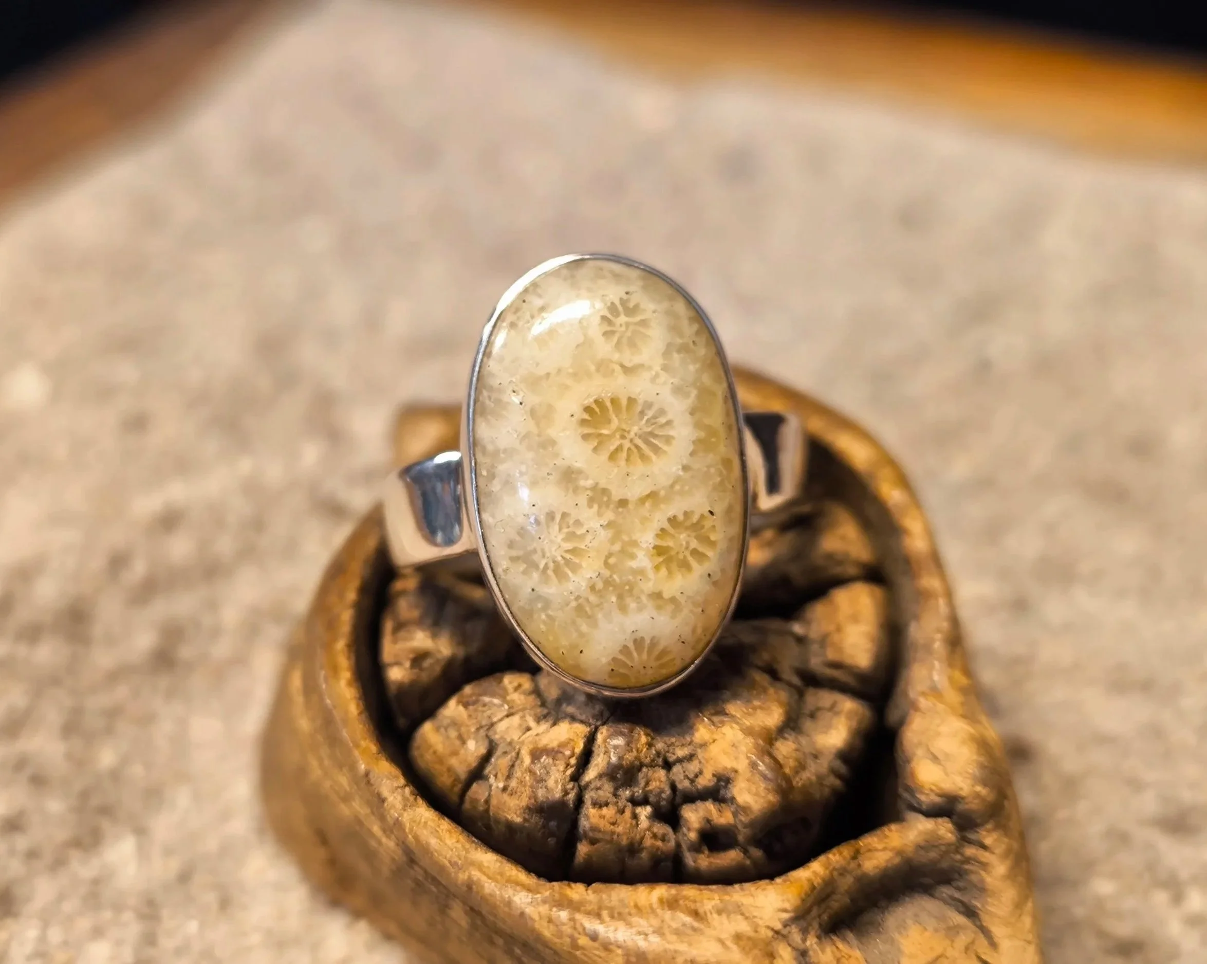 Weiße Koralle, Silberring, handgemacht