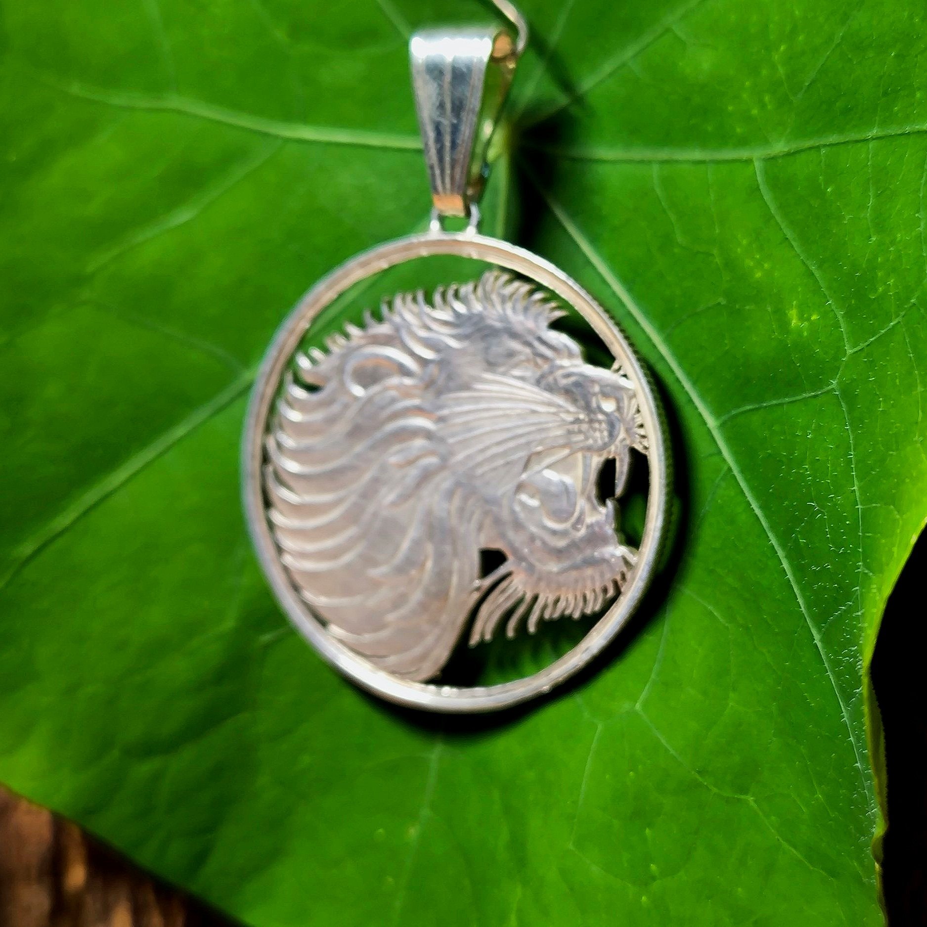 Kettenhänger Löwe in Silber, Handarbeit