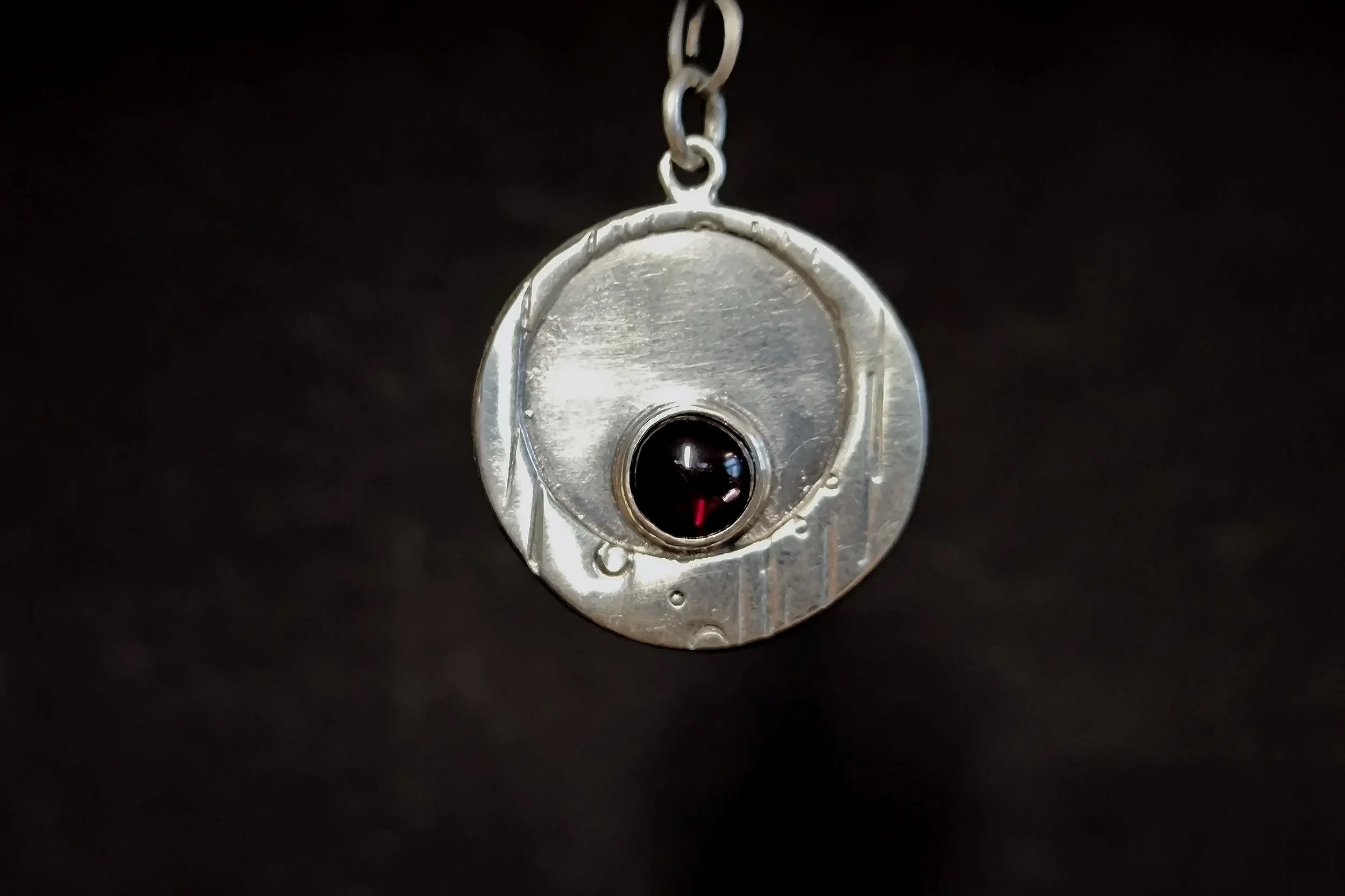 Silber Anhänger mit Granat, handgemacht, Unikat