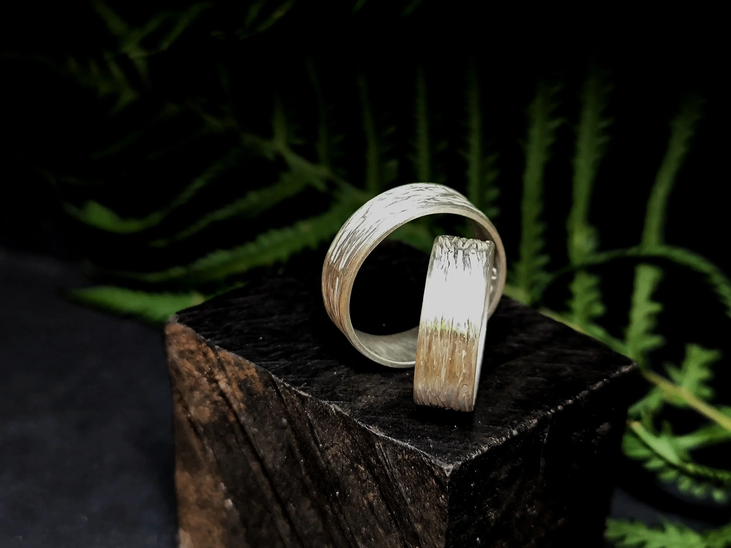 Handgeschmiedete Hochzeitsringe aus Silber, Unikate