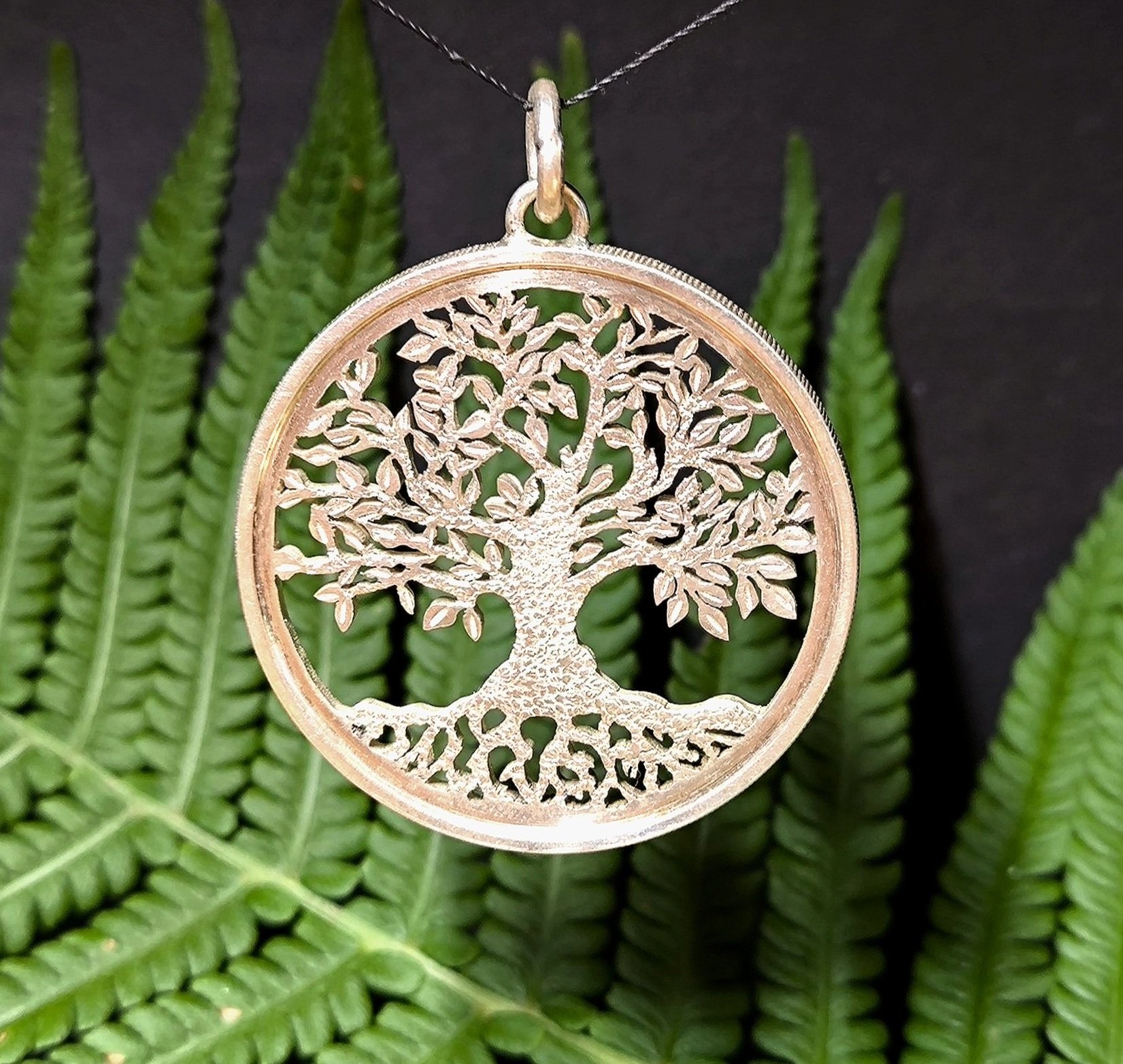 Silberbaum mit tiefen Wurzeln, Silberschmiede-Eigen-Art