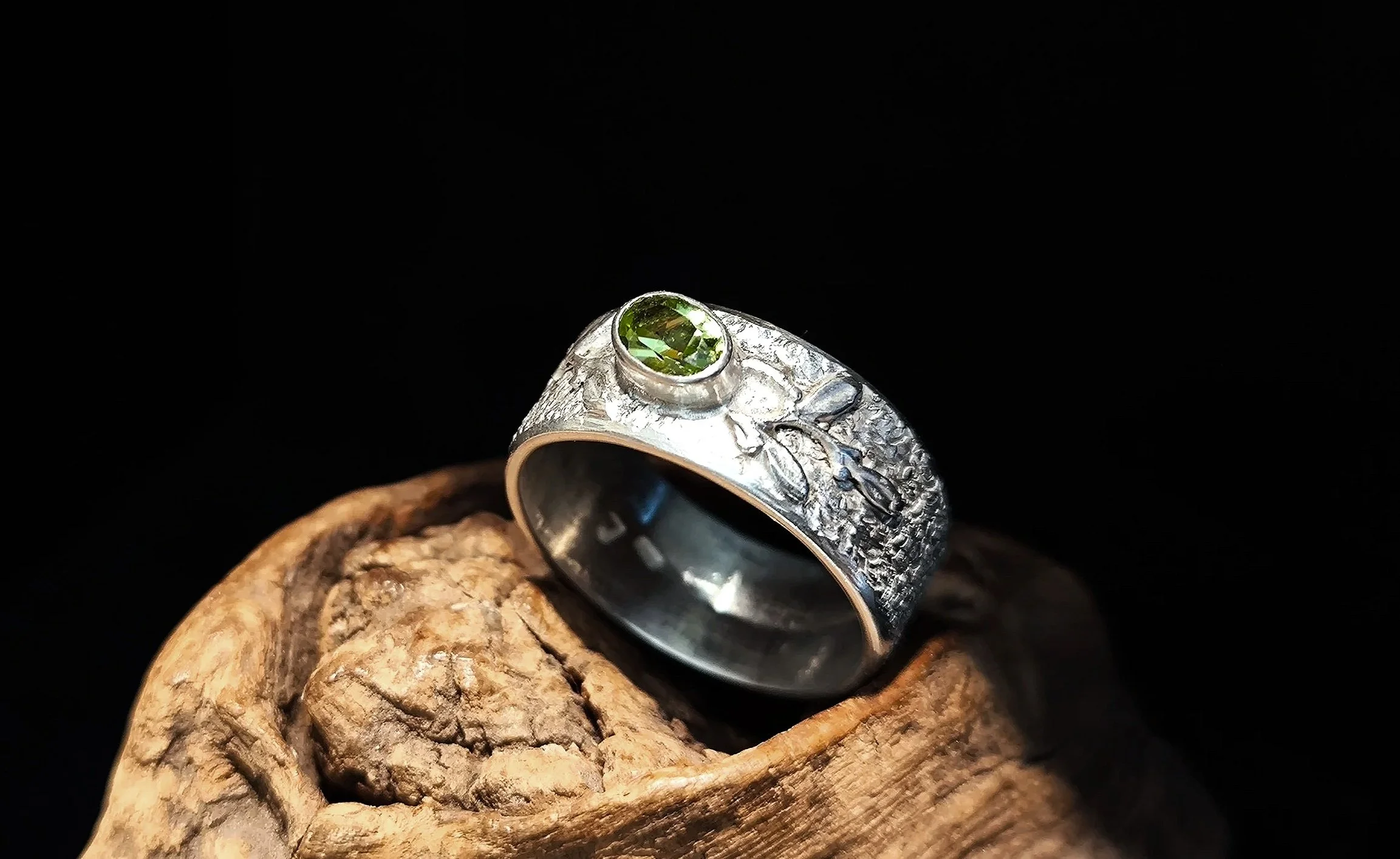 Silberring mit Olivenzweig und Peridot, Germany