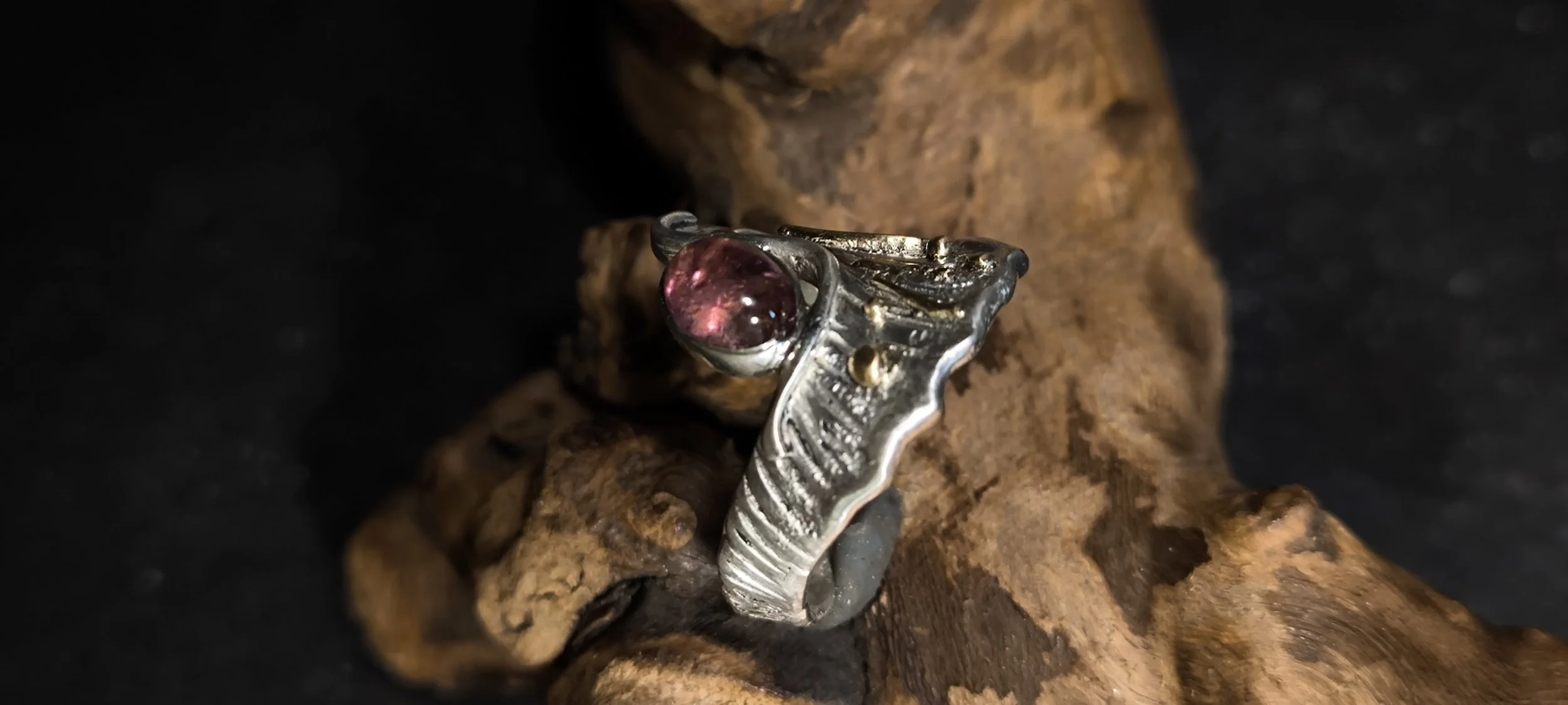 Angeschmolzener Silberring mit Gold und Pink Turmalin, Silberschmiede-Eigen-Art, Unikate