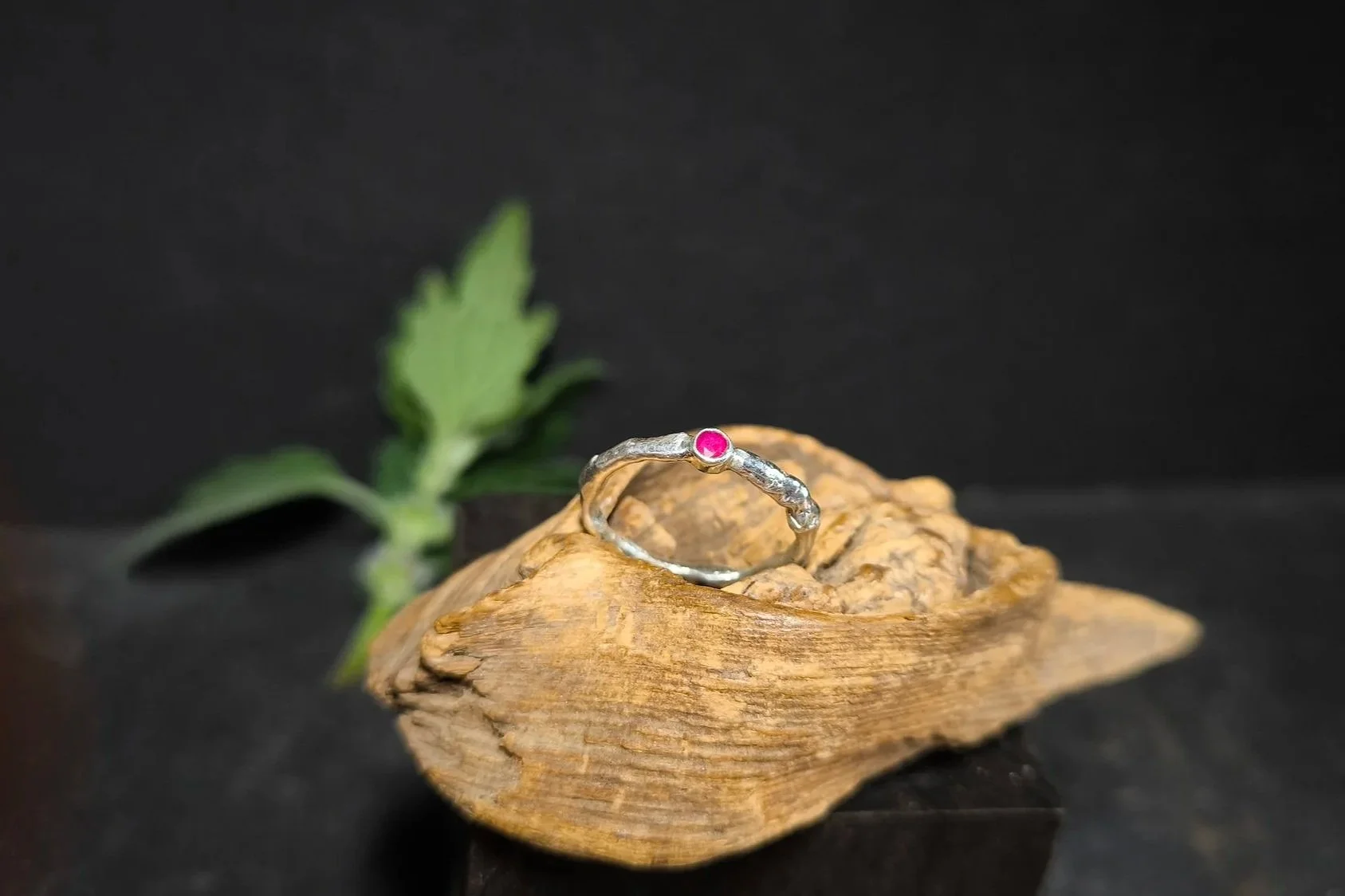 Ring Schmelzwerk mit Rubin