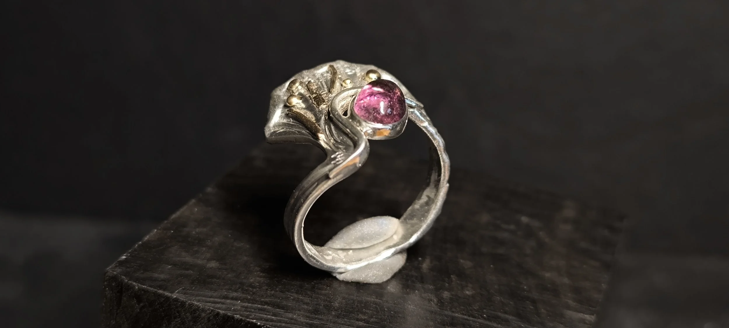 Angeschmolzener Silberring mit Gold und Pink Turmalin, Silberschmiede-Eigen-Art, Unikate