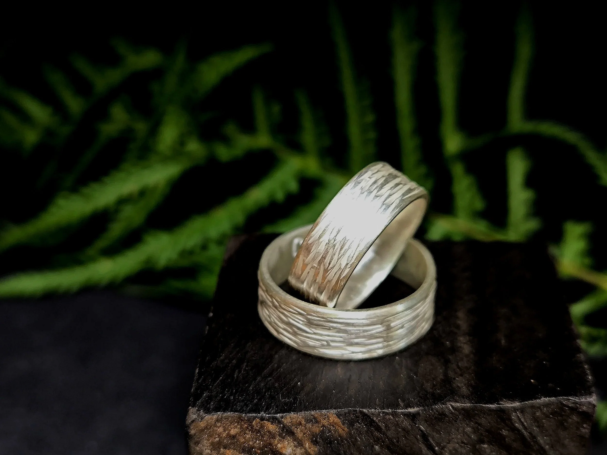 Eheringe aus Silber, handgeschmiedet