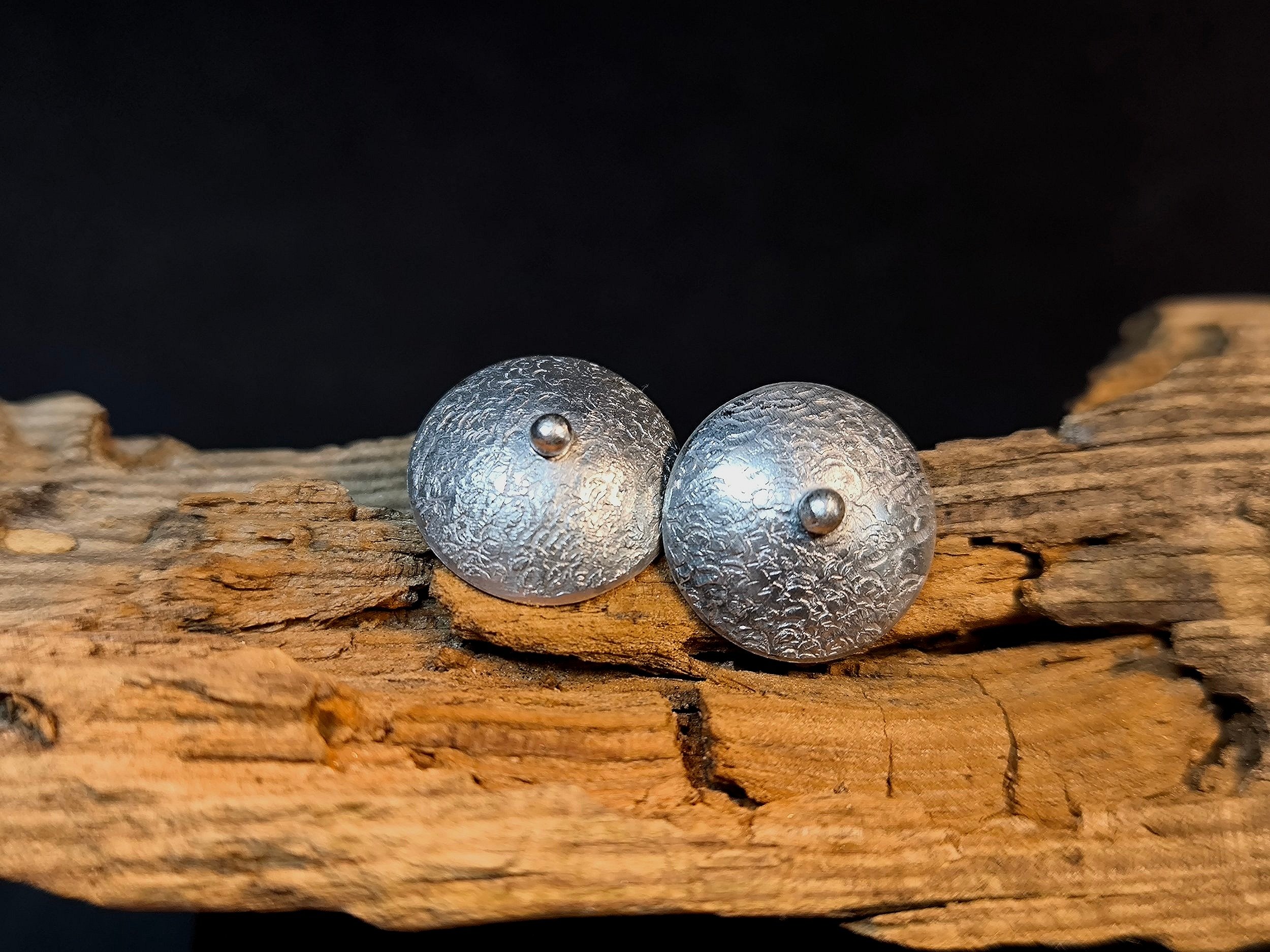 Ohrstecker Schale mit Kügelchen