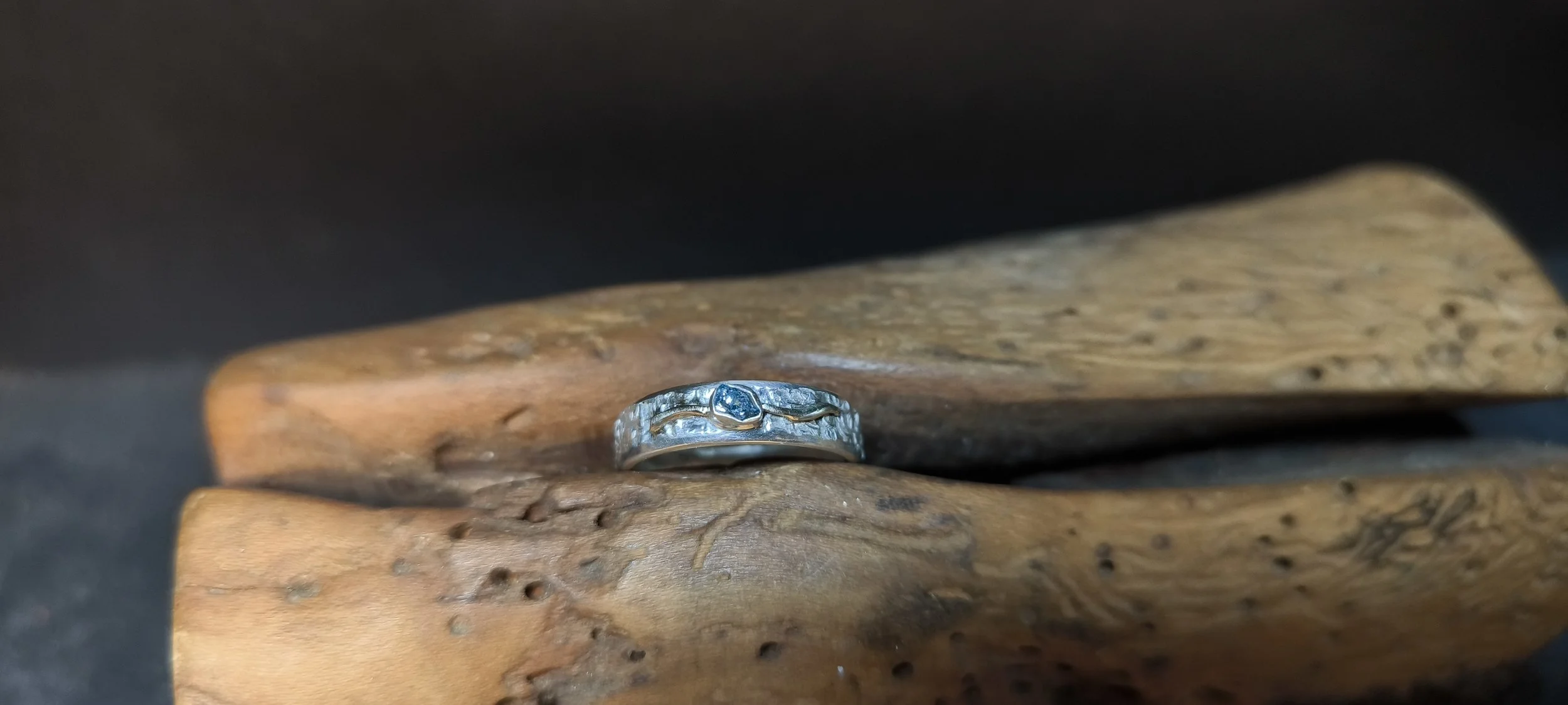 Ring Rohdiamant blau