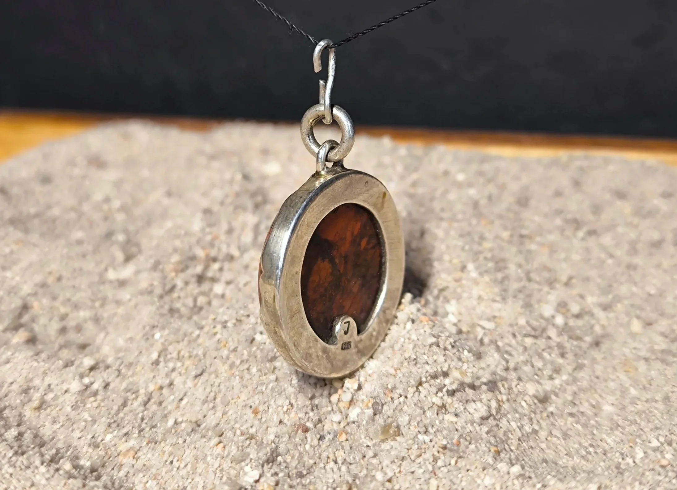 Roter Jaspis, Kettenanhänger in Silber gefasst