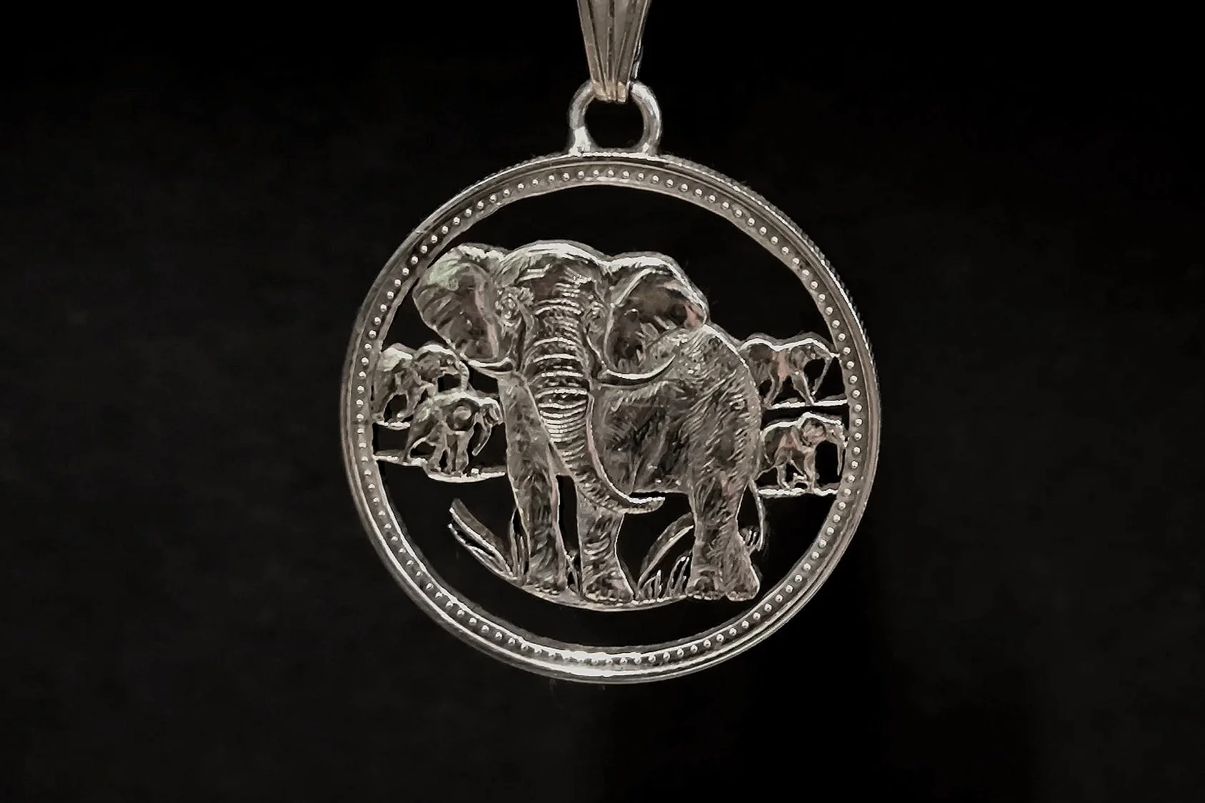 Afrikanischer Elefant mit Elefanten