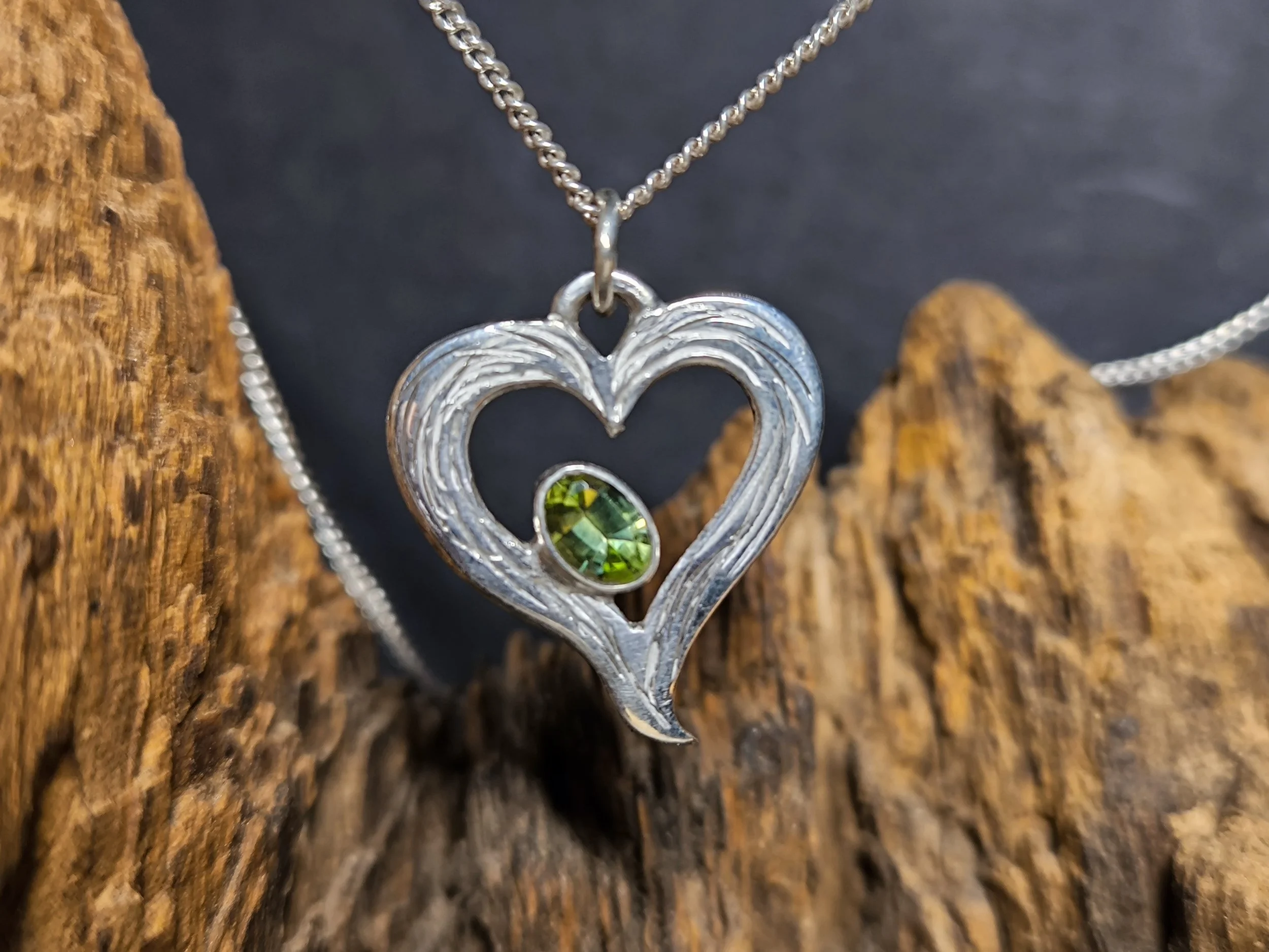 Kettenanhänger  Herz mit Peridot