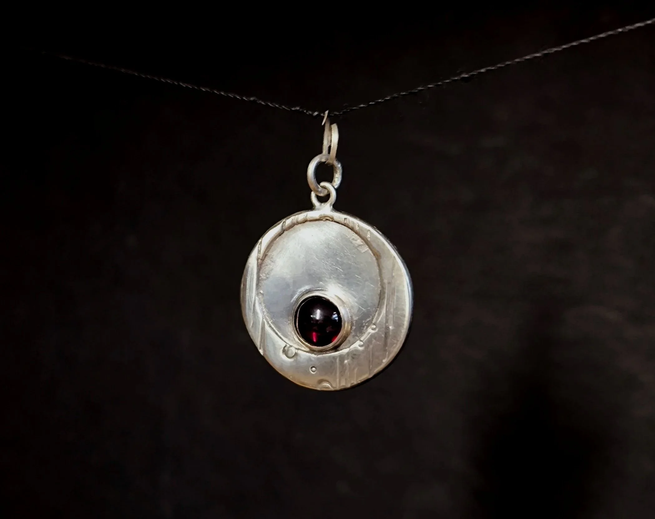 Silber Anhänger mit Granat, handgemacht, Unikat