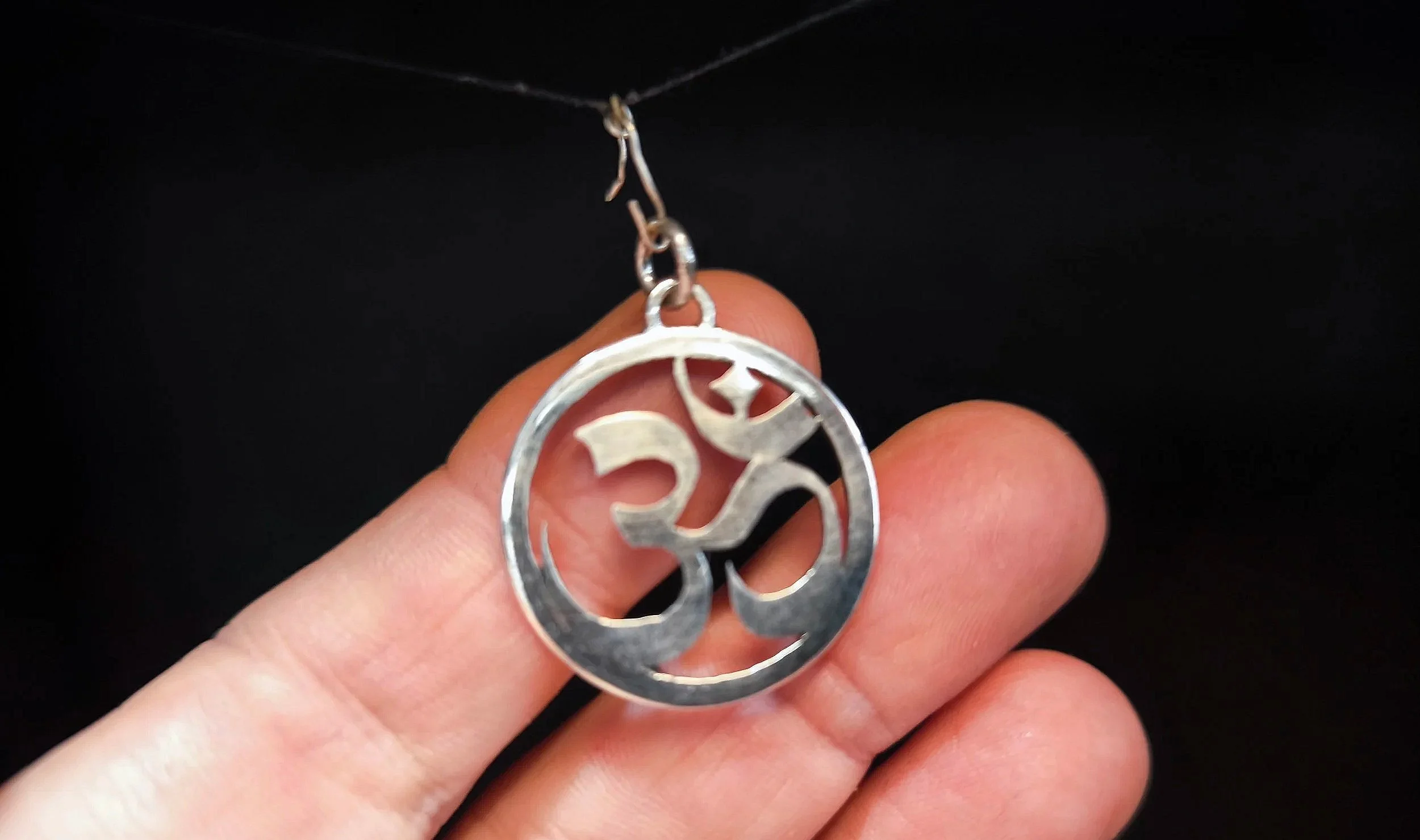 Silber Om, handgemacht, Silberschmiede-Eigen-Art