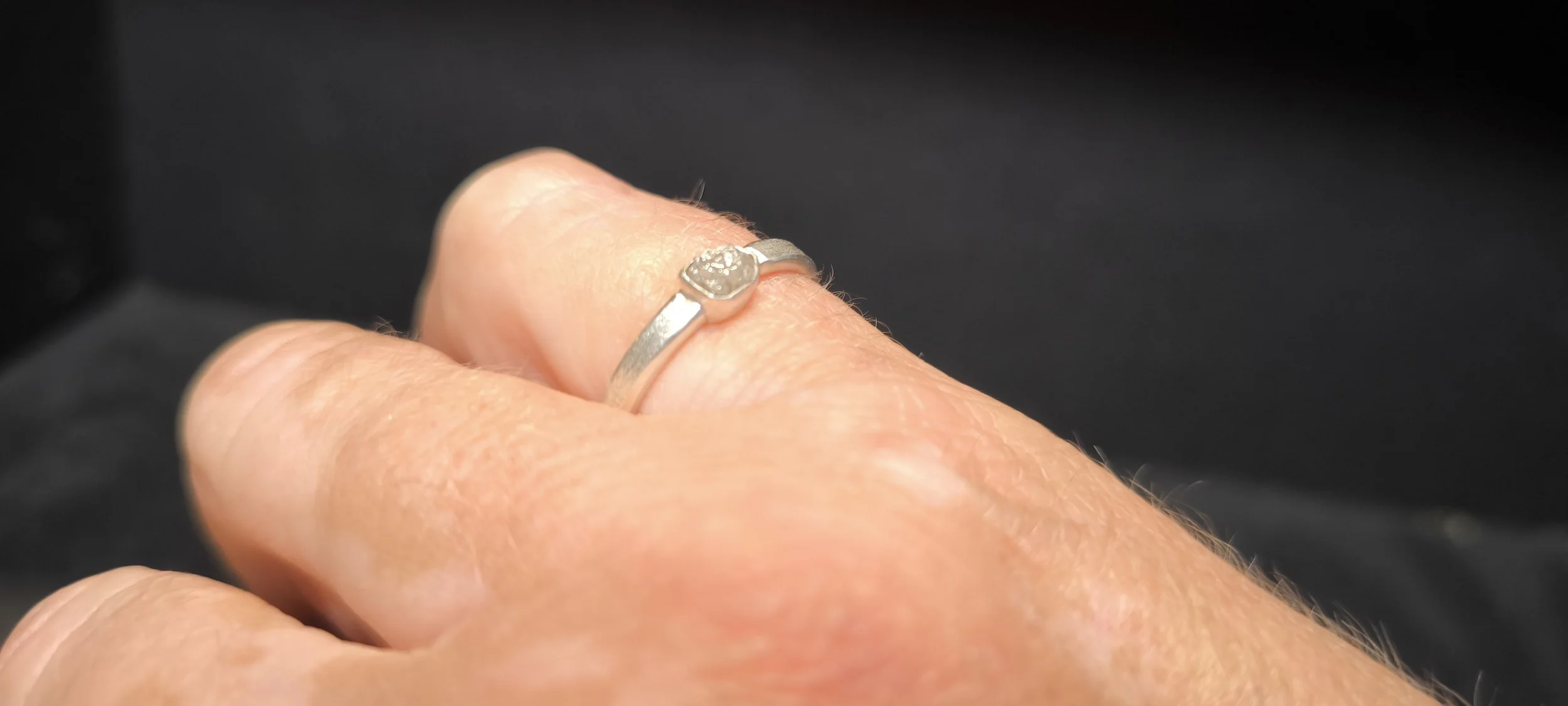 Janet Schmock, Silberring mit Rohdiamant, handgefertigt, Unikat