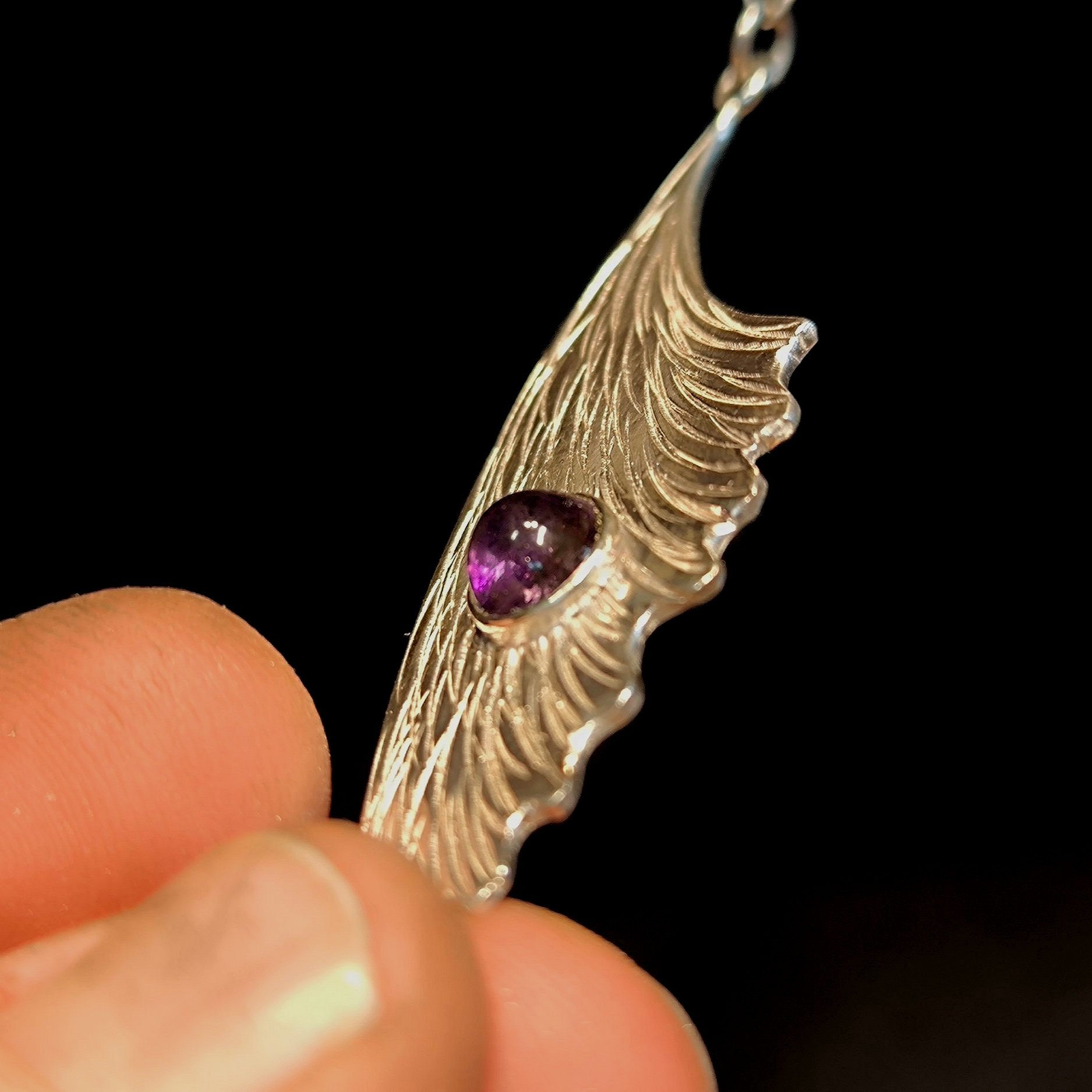 Unikatschmuck, Kettenanhänger Flügel mit Amethyst,
