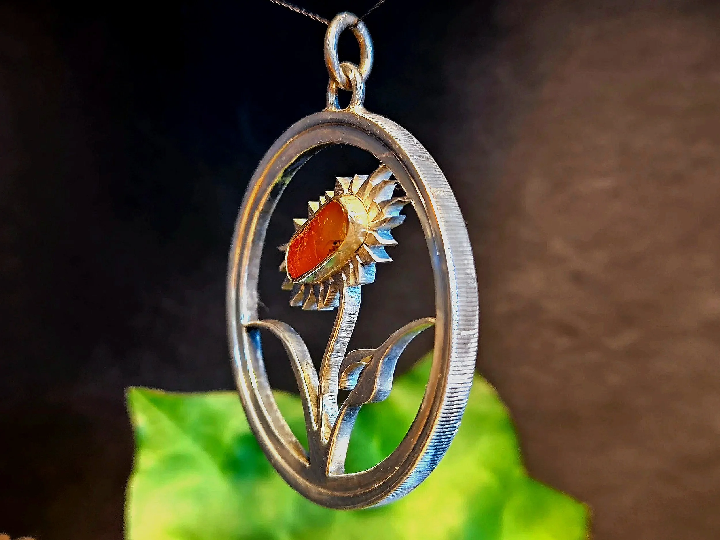 Sonnenblume mit Bernstein, Kettenanhänger, Silber
