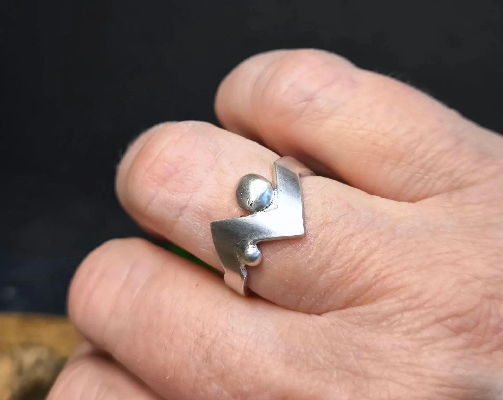 Silberring mit Zacken und Kugeln, Silberschmiede-Eigen-Art