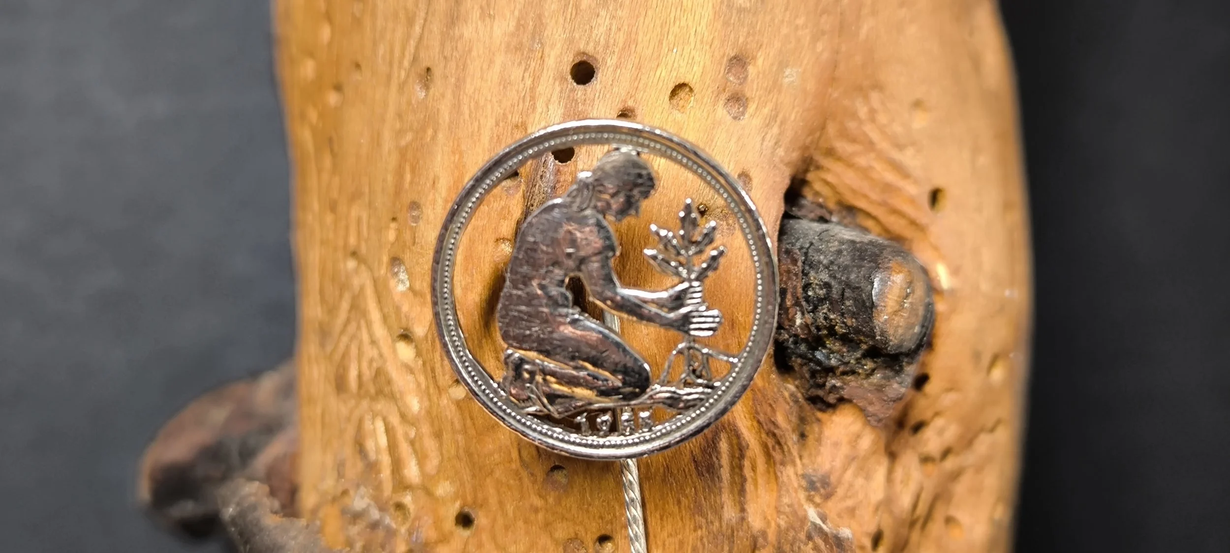 Anstecknadel 50 Pfennig, Silberschmiede-Eigen-Art